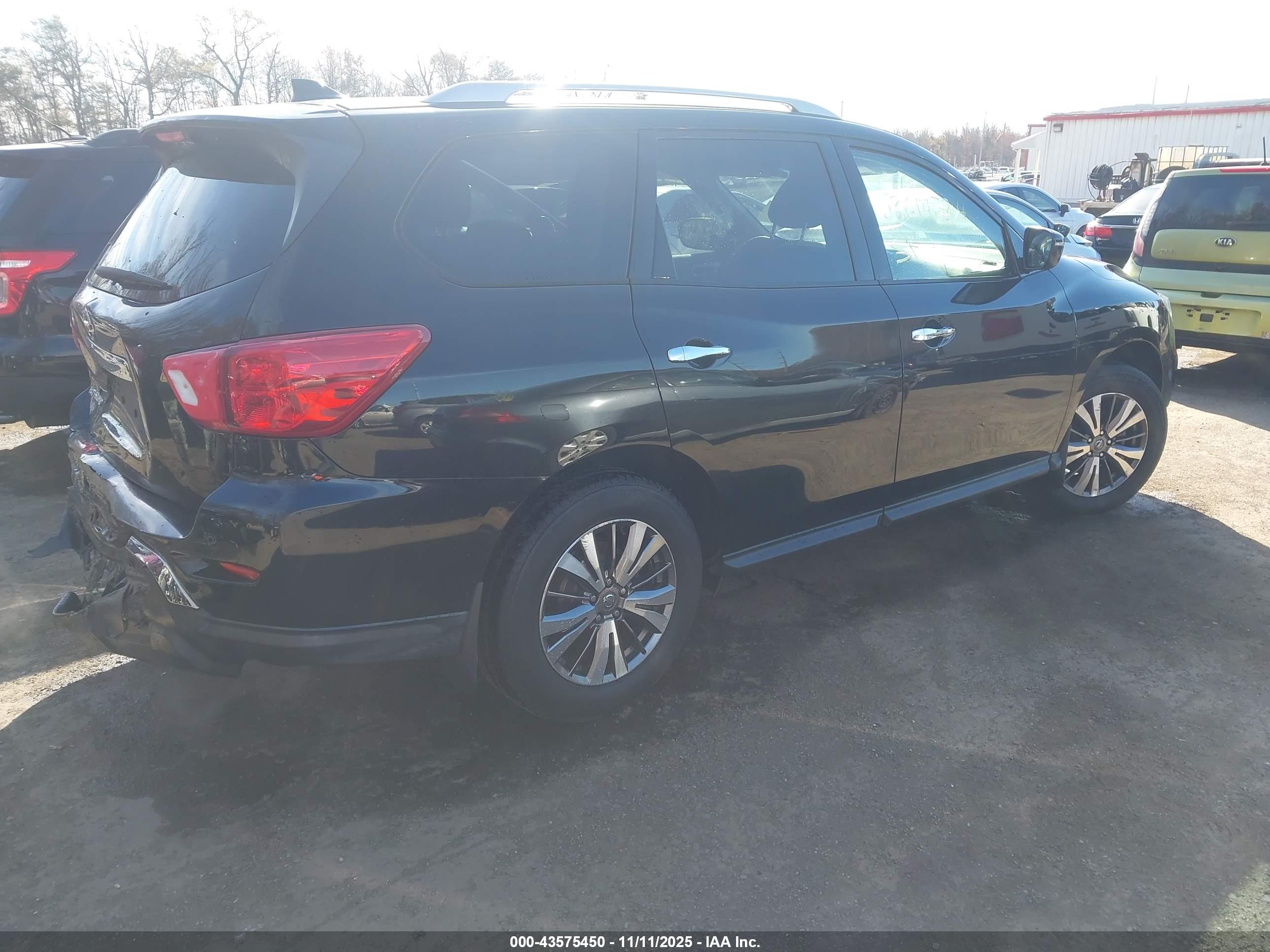 NISSAN PATHFINDER image 4