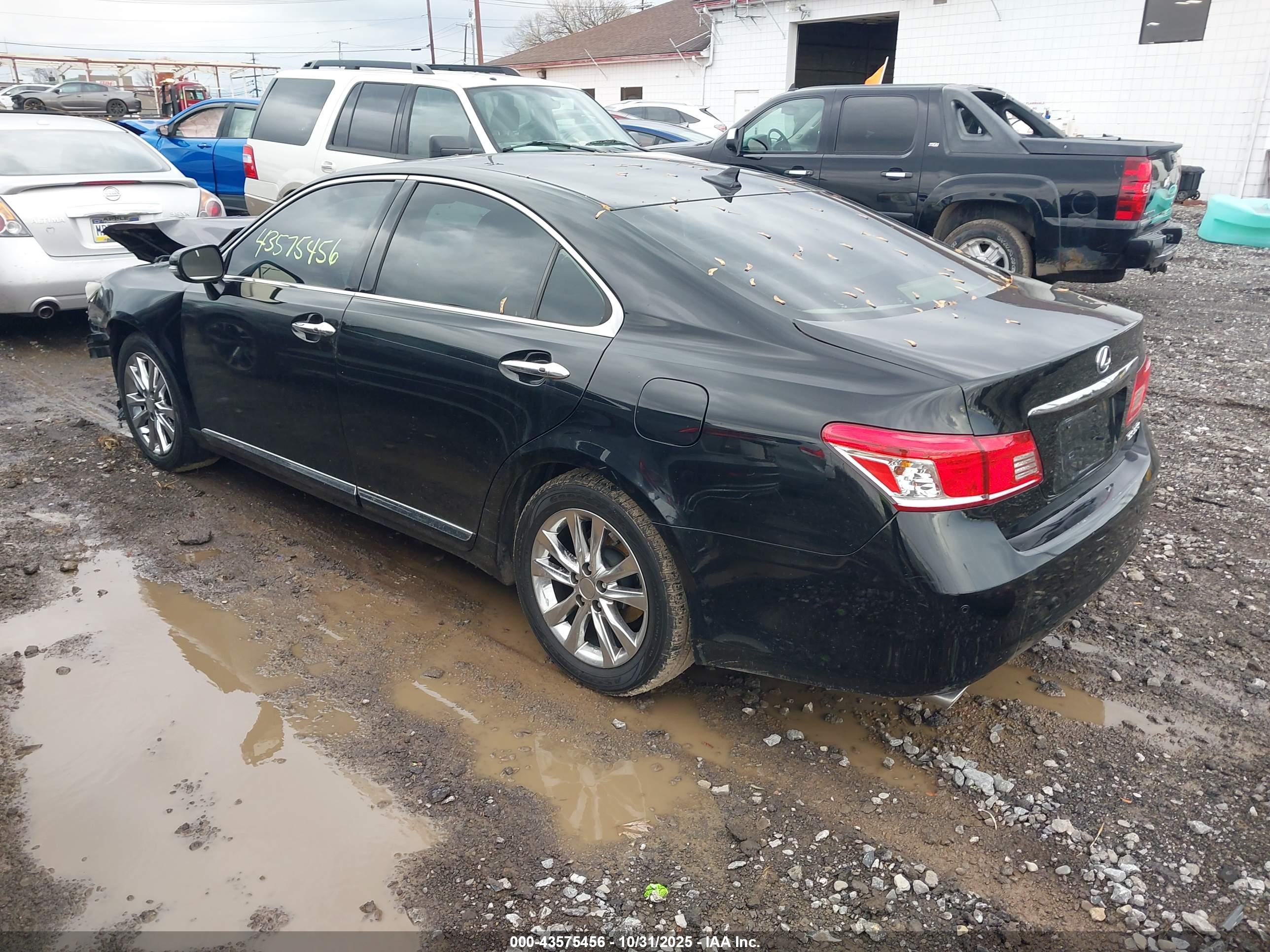 LEXUS ES image 3