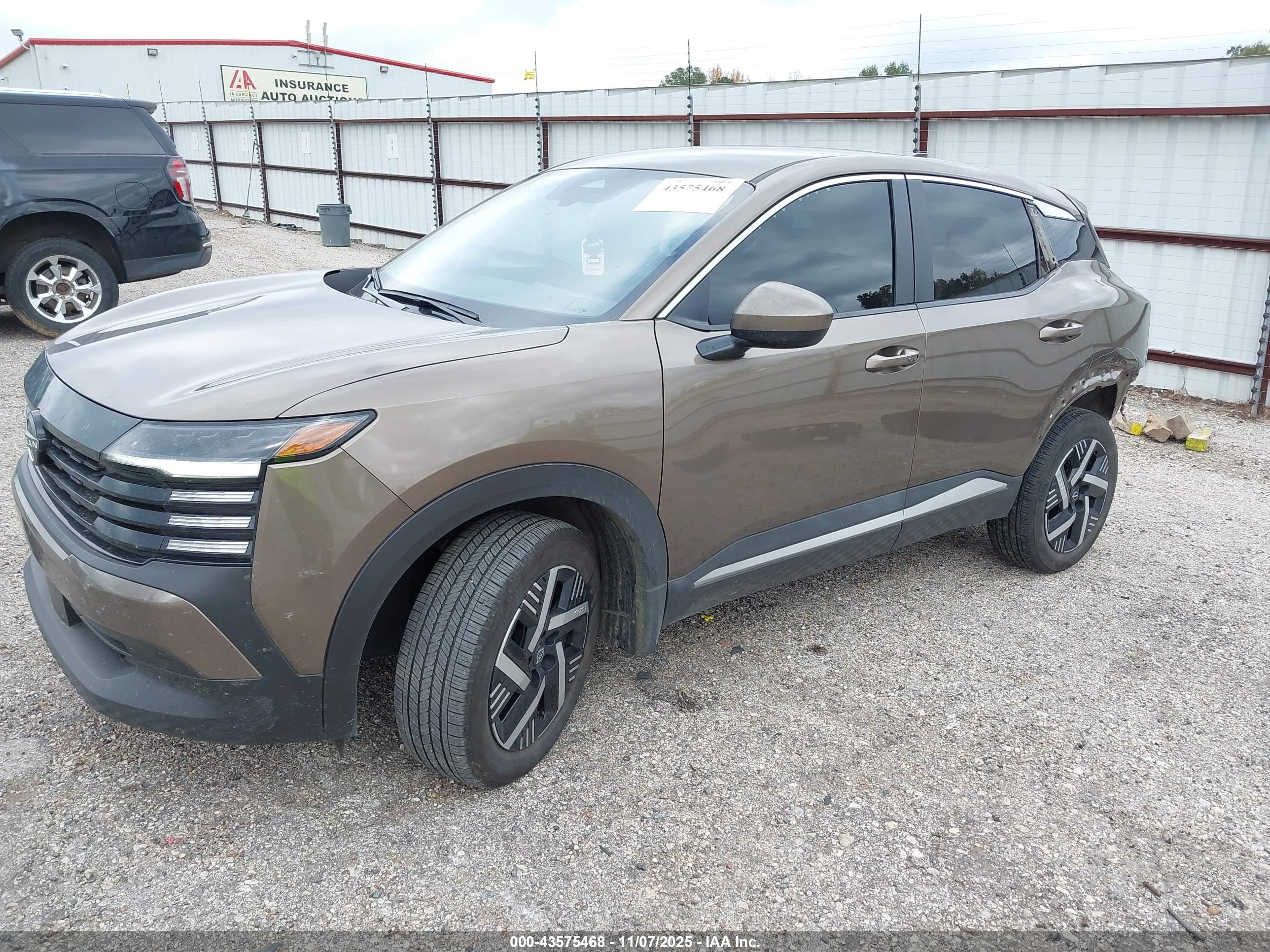 NISSAN KICKS image 2