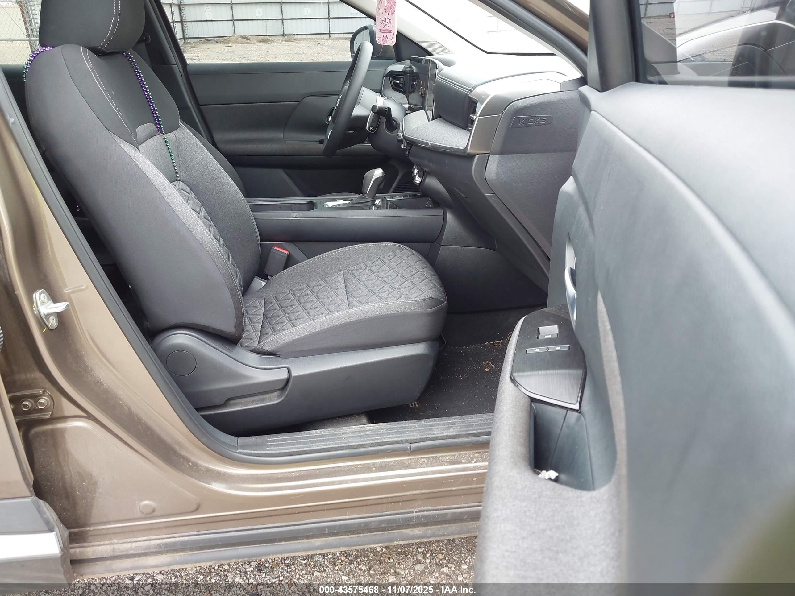 NISSAN KICKS image 5