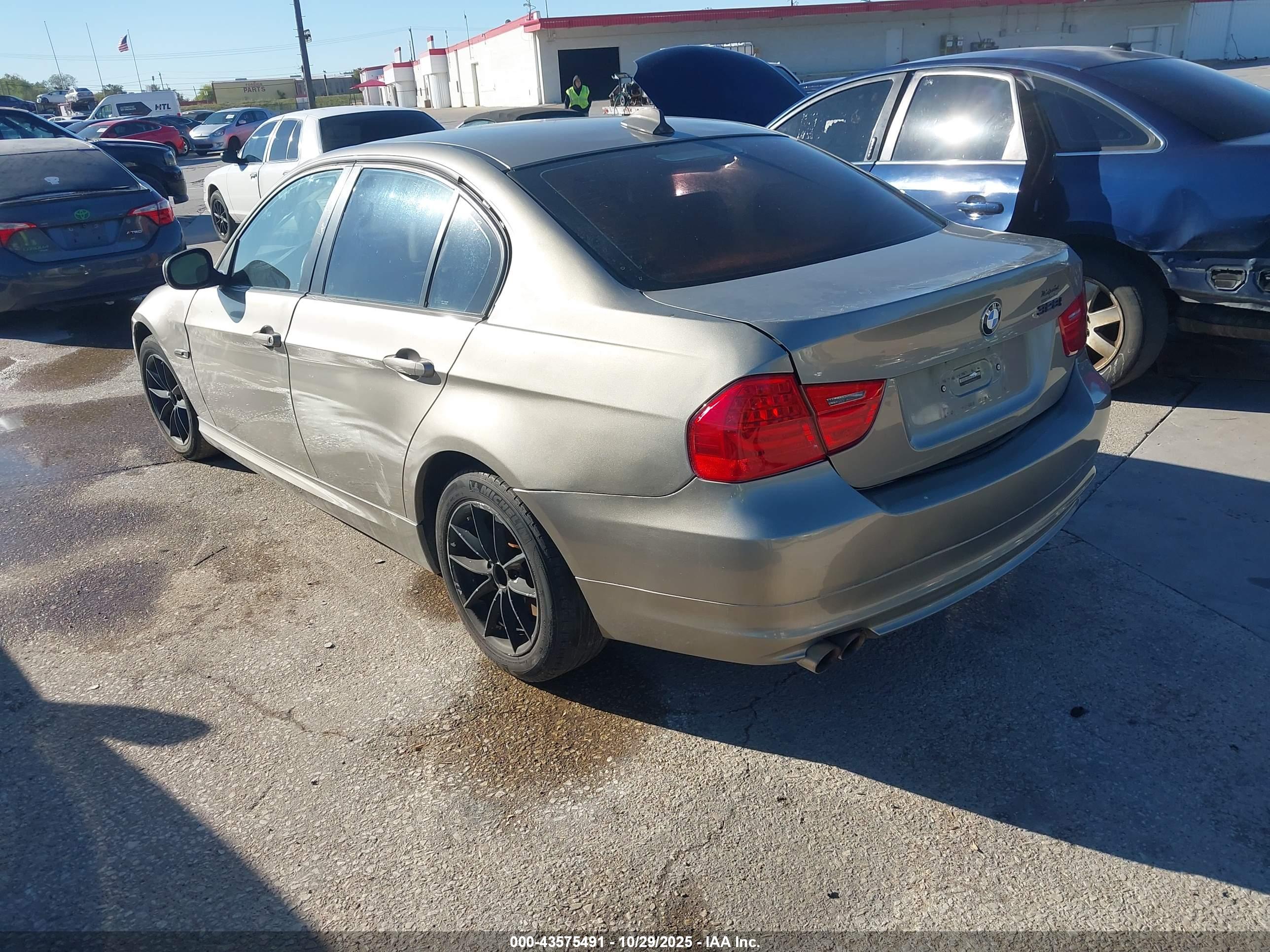 BMW 328I image 3