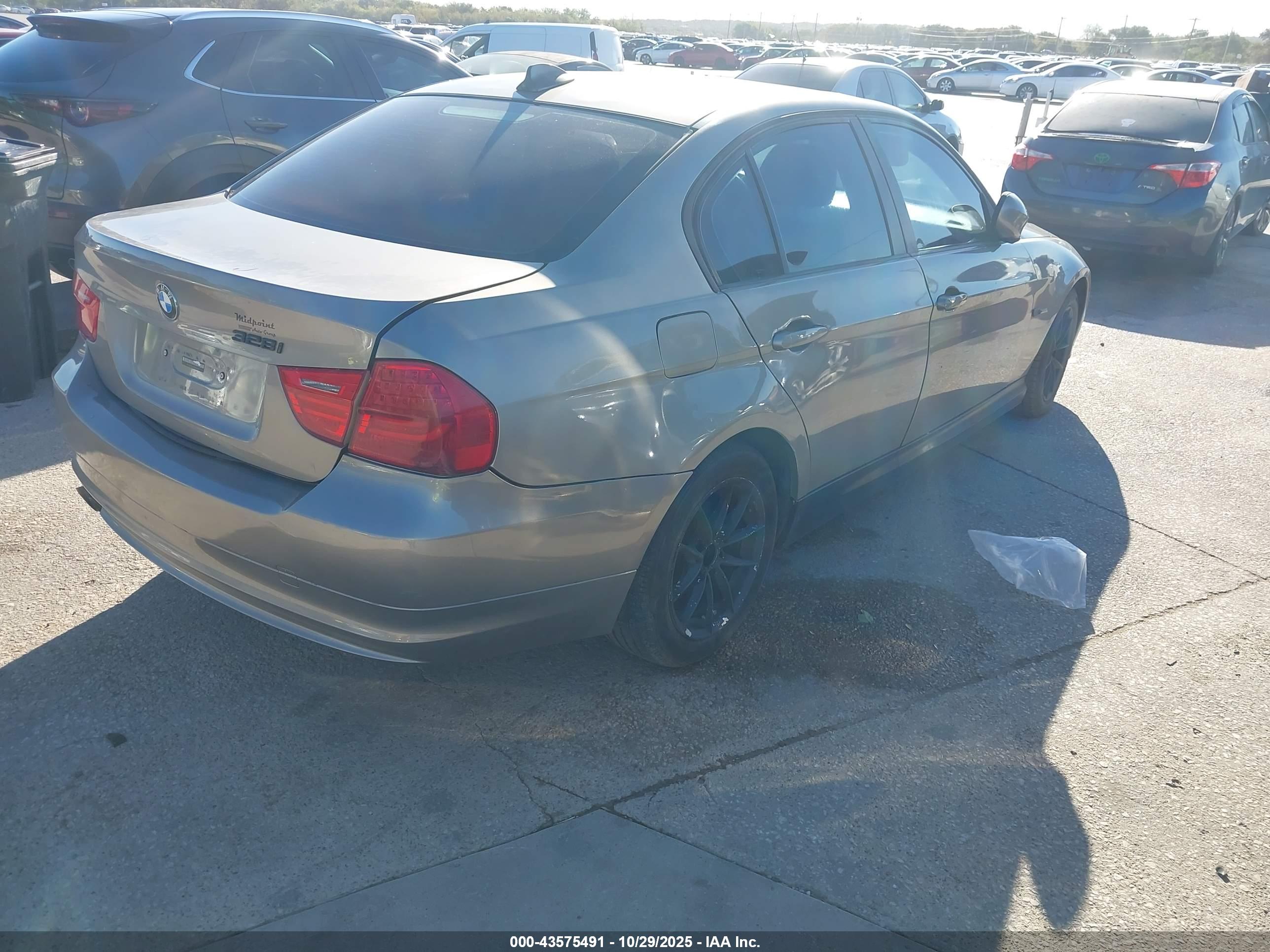 BMW 328I image 4