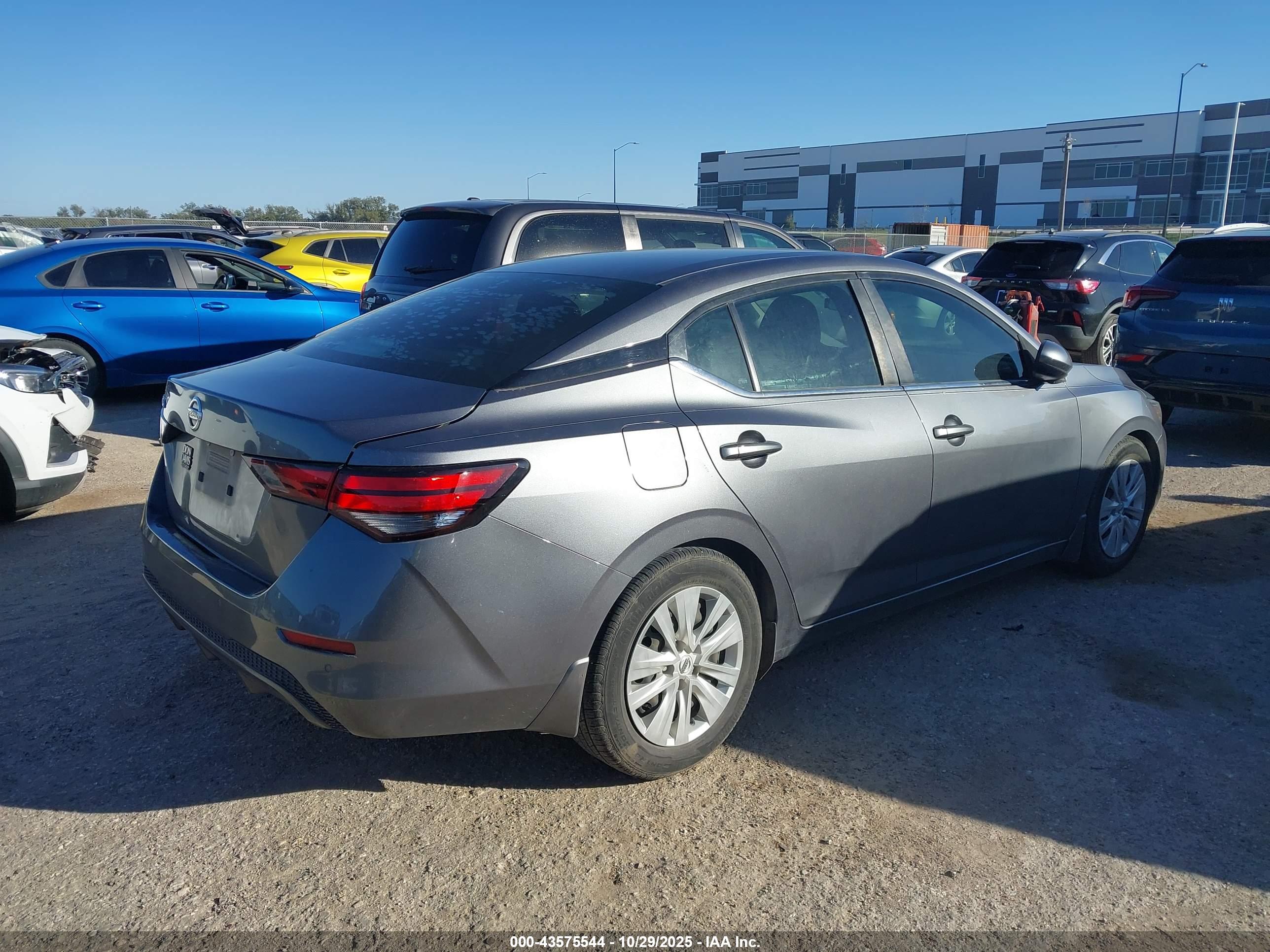 NISSAN SENTRA image 4