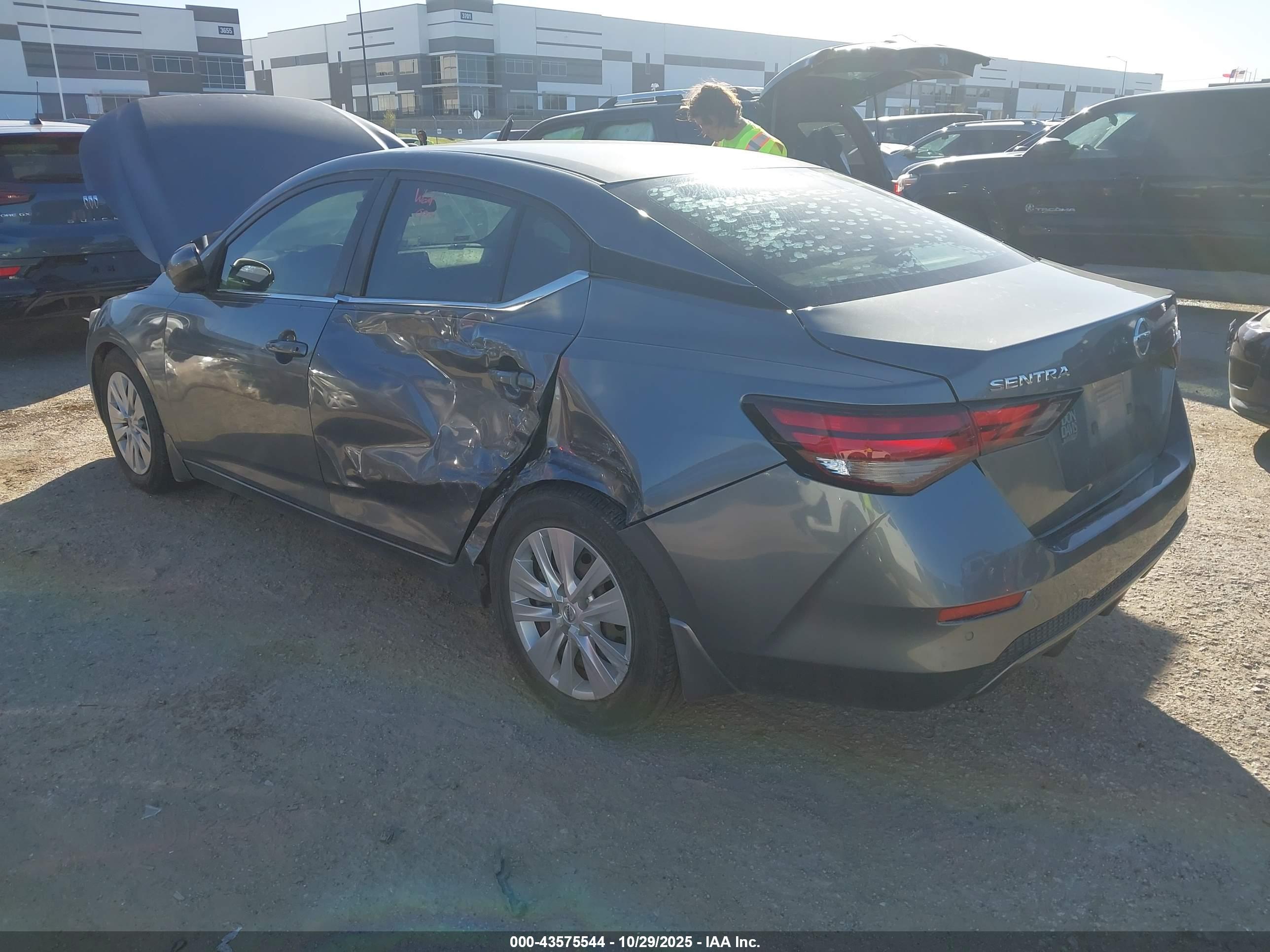 NISSAN SENTRA image 6
