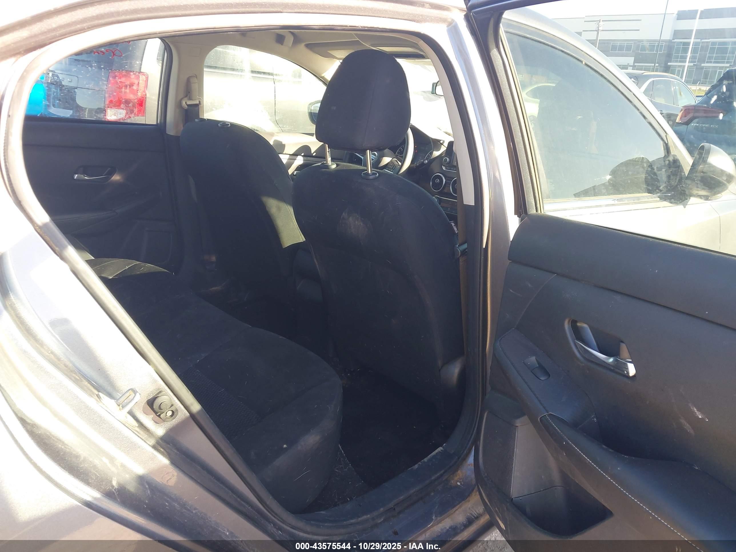 NISSAN SENTRA image 8