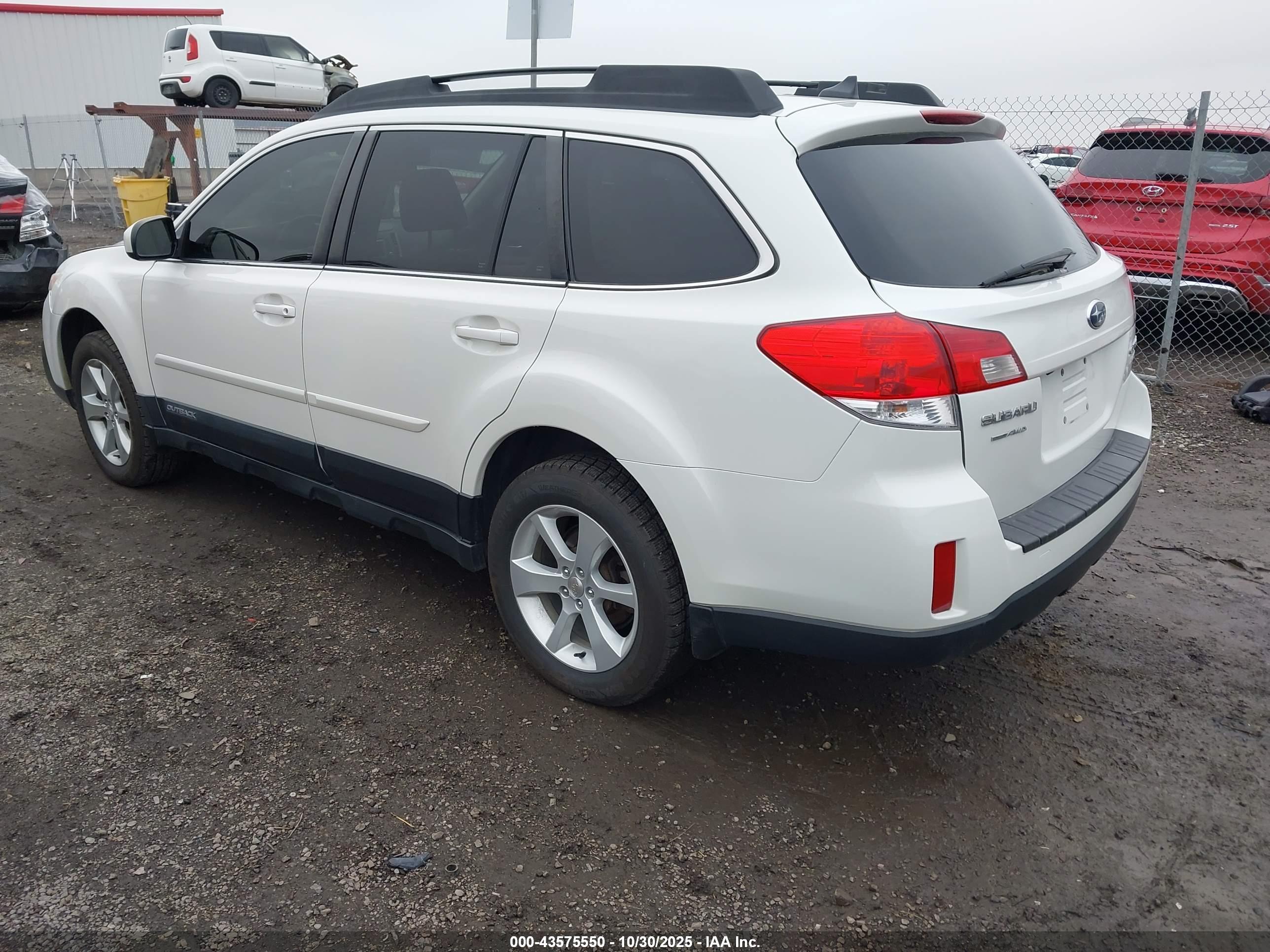 SUBARU OUTBACK image 3