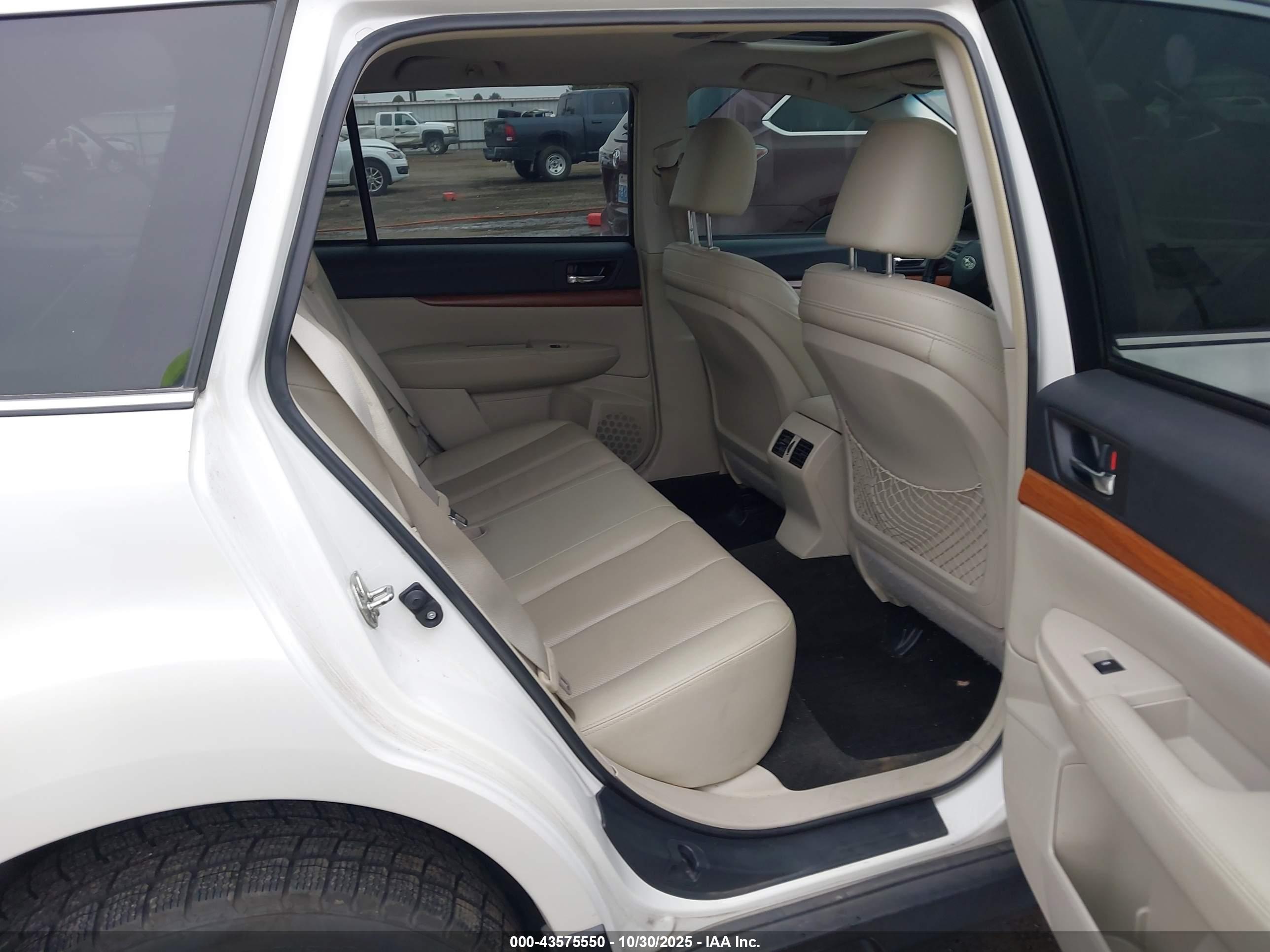 SUBARU OUTBACK image 8