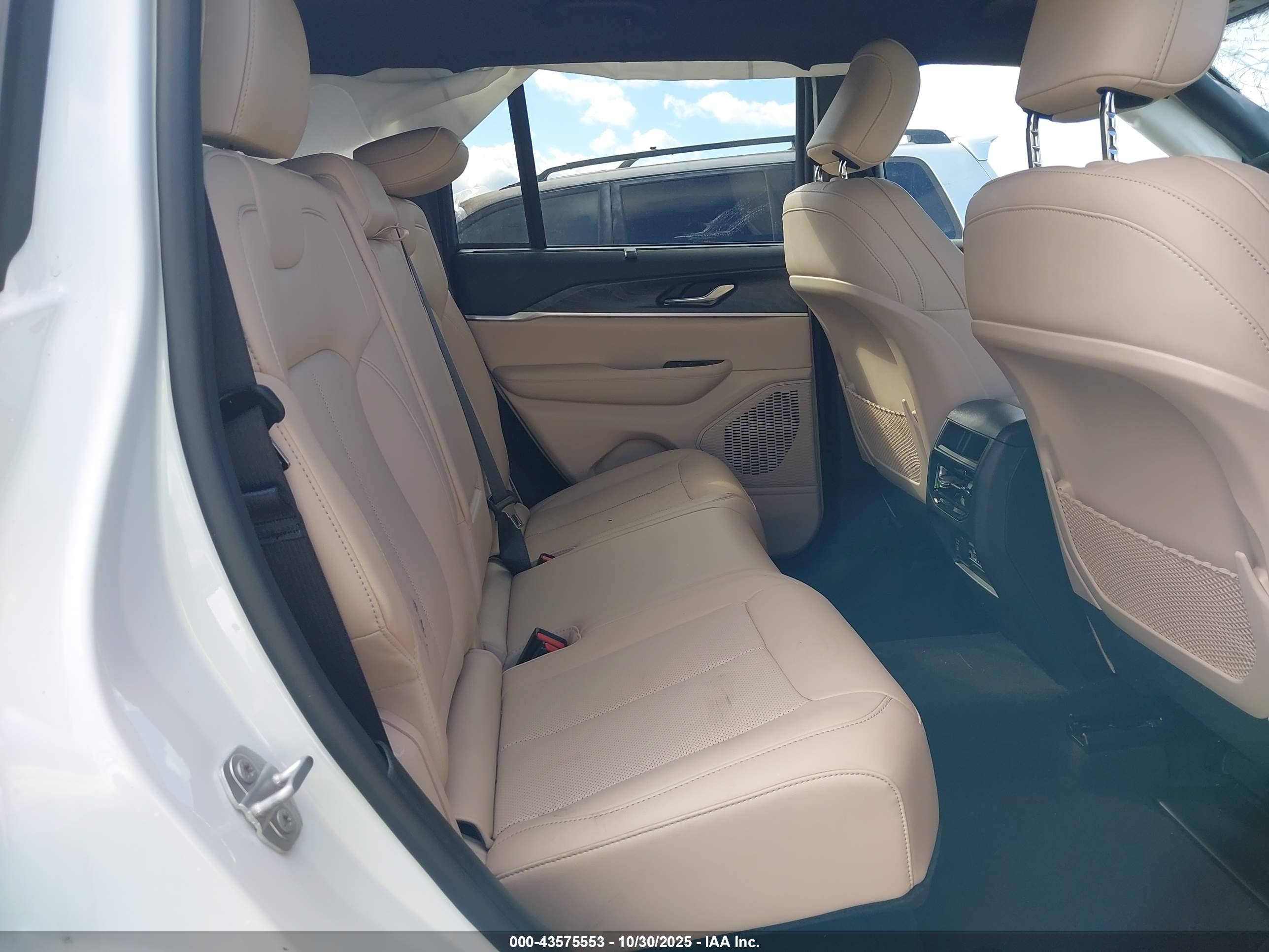 JEEP GRAND image 8