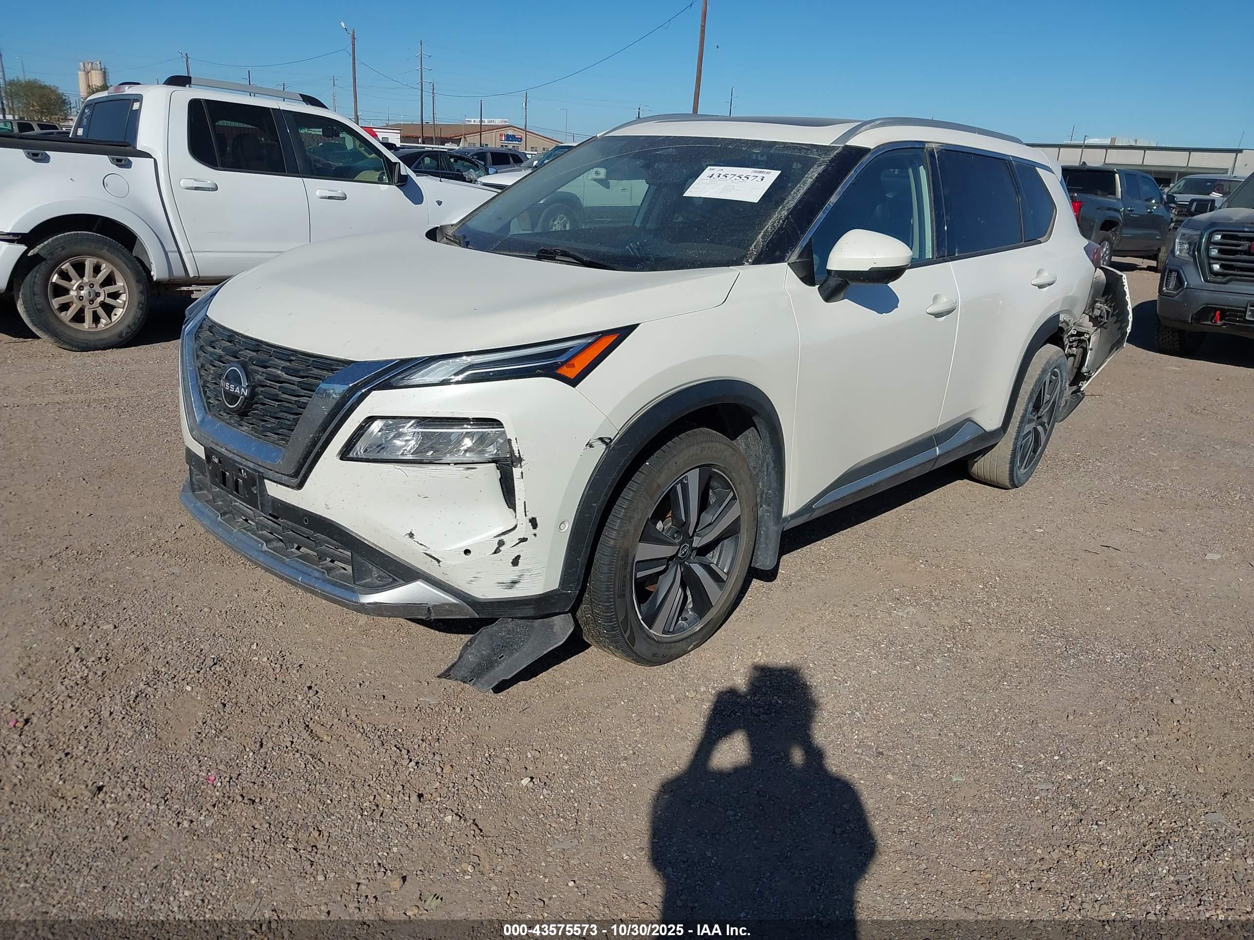 NISSAN ROGUE image 2