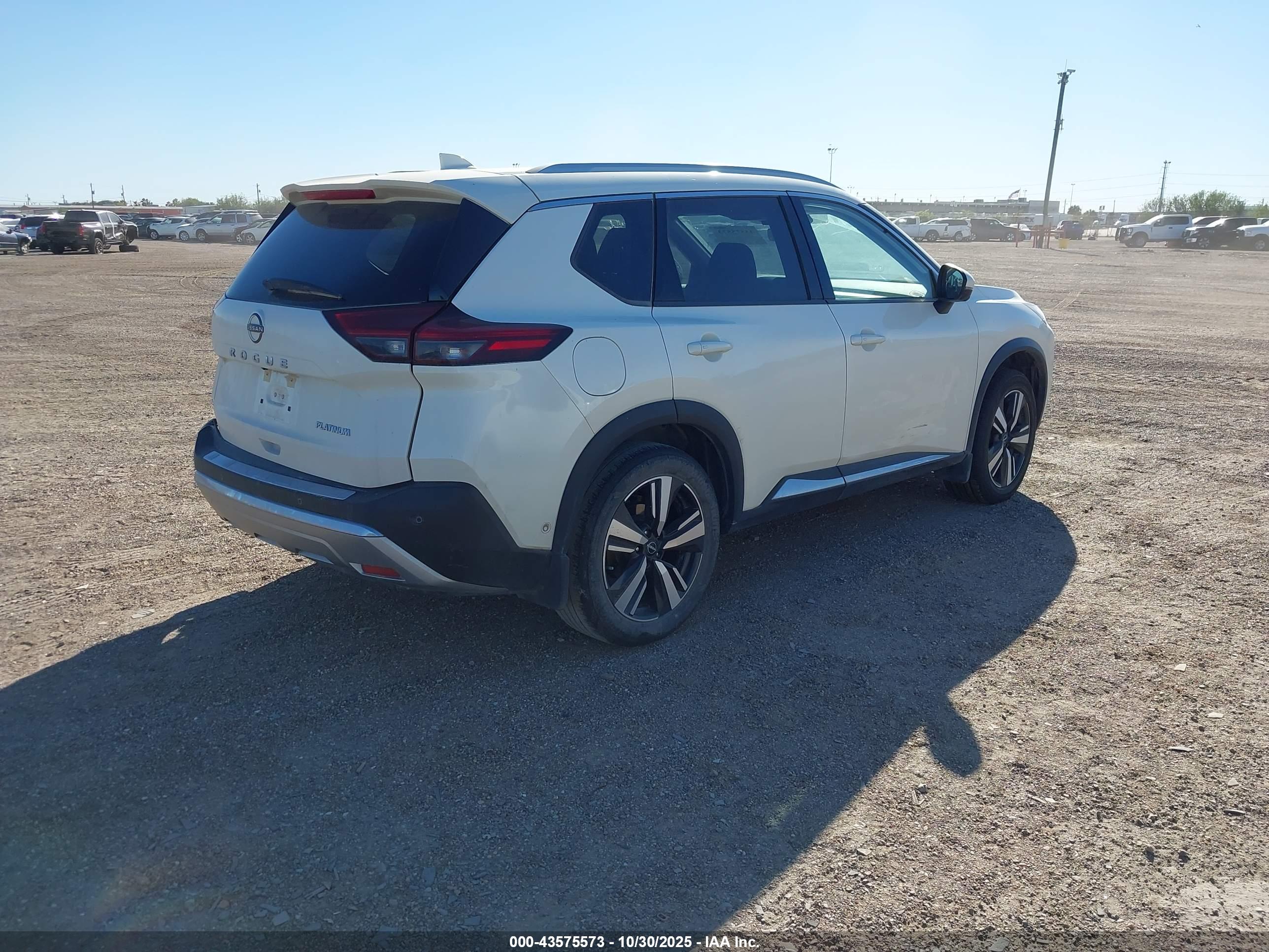 NISSAN ROGUE image 4