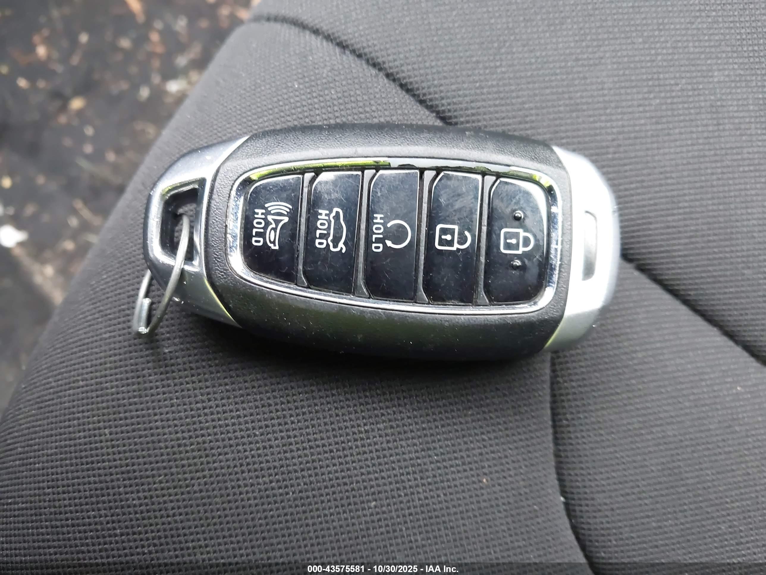HYUNDAI ELANTRA image 11