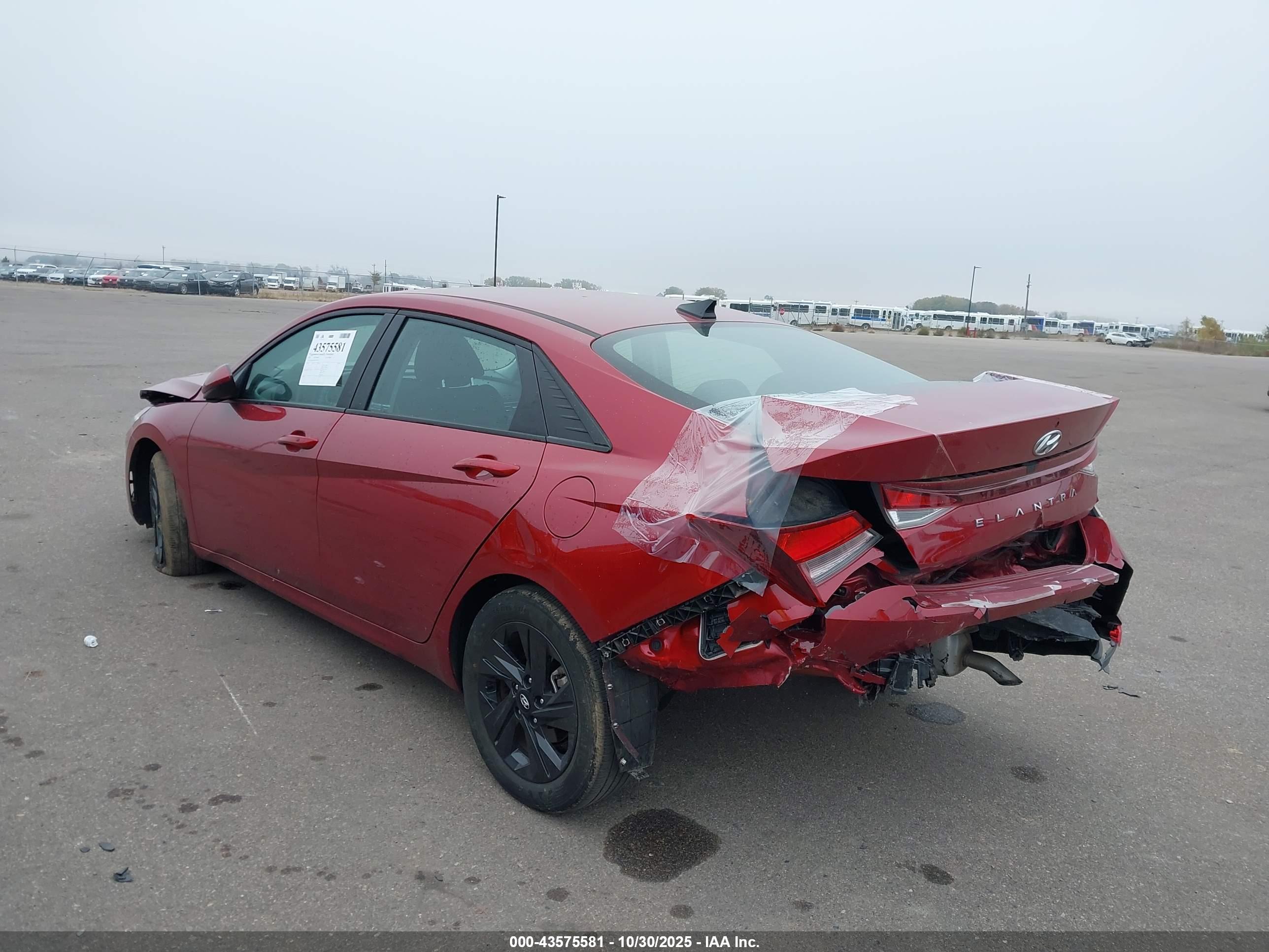 HYUNDAI ELANTRA image 3