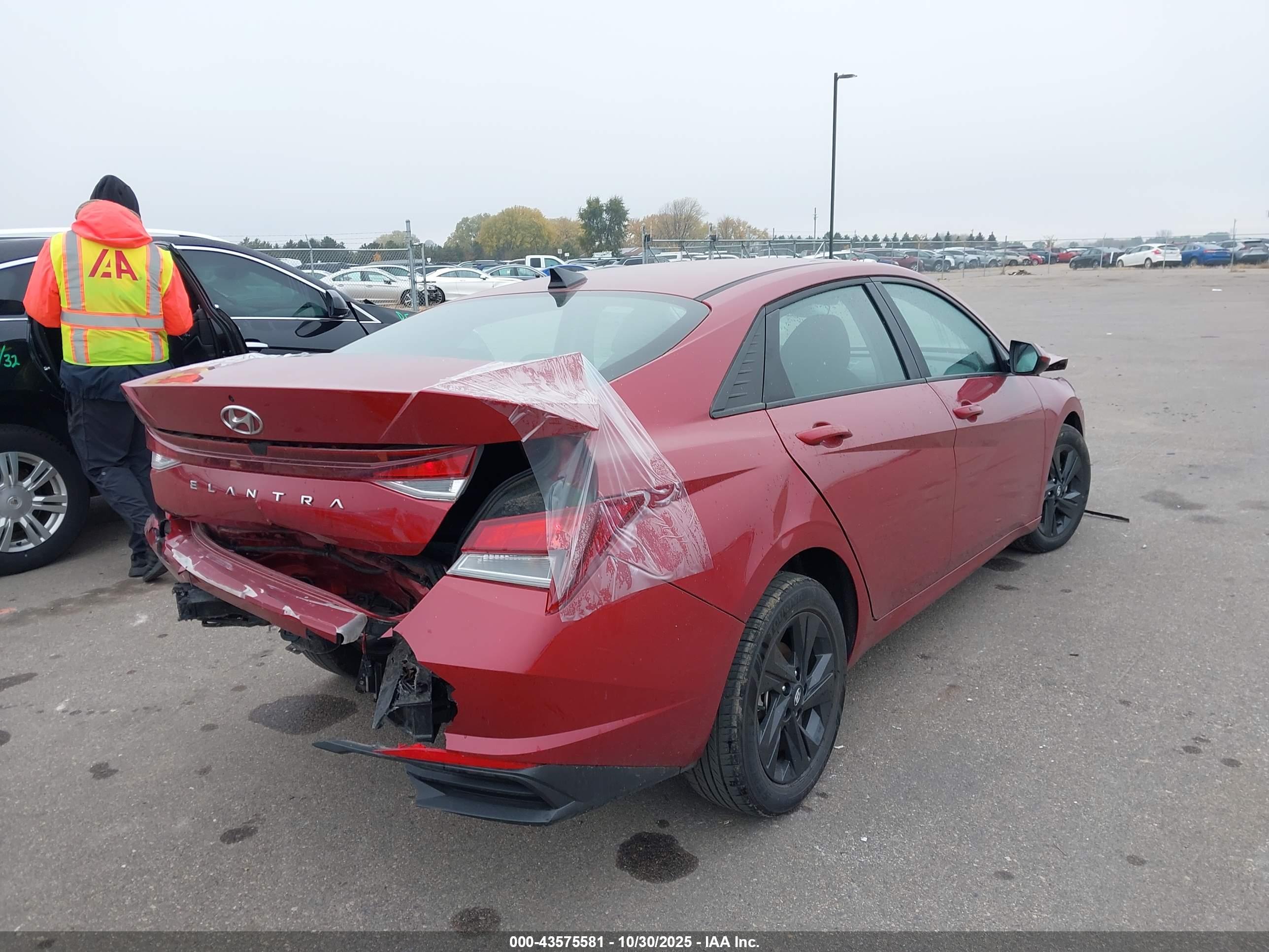 HYUNDAI ELANTRA image 4
