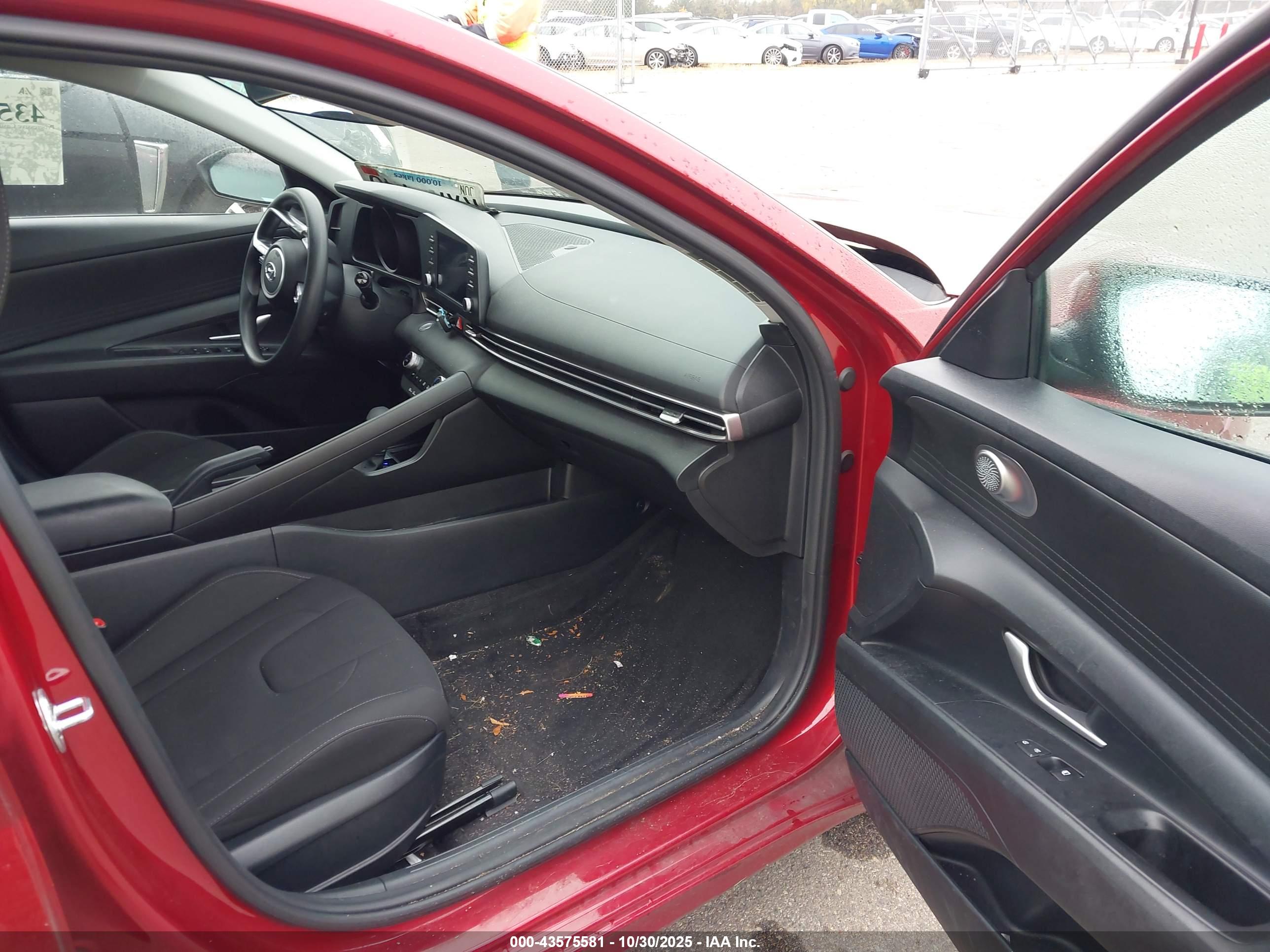 HYUNDAI ELANTRA image 5