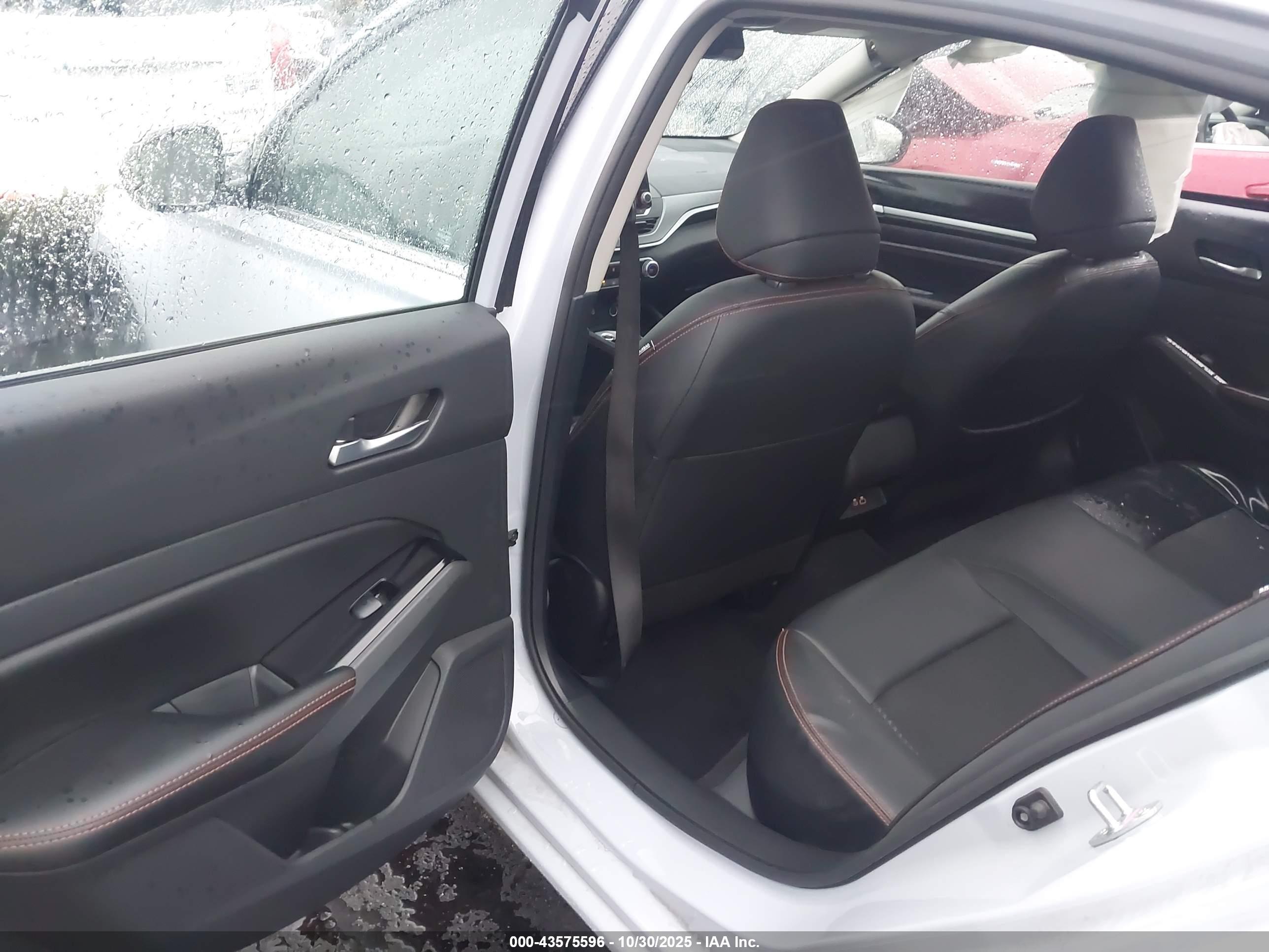 NISSAN ALTIMA image 8