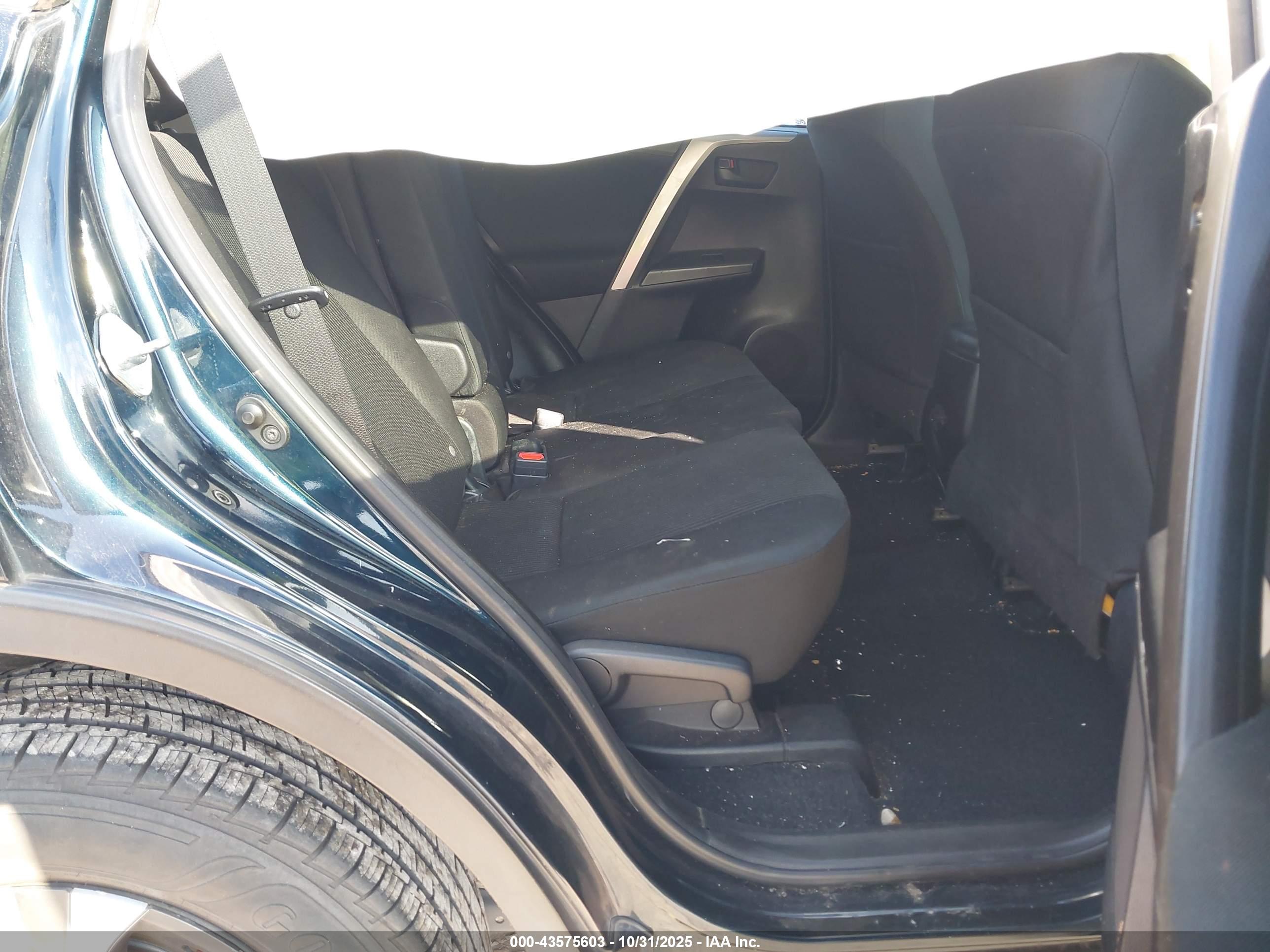 TOYOTA RAV4 image 8