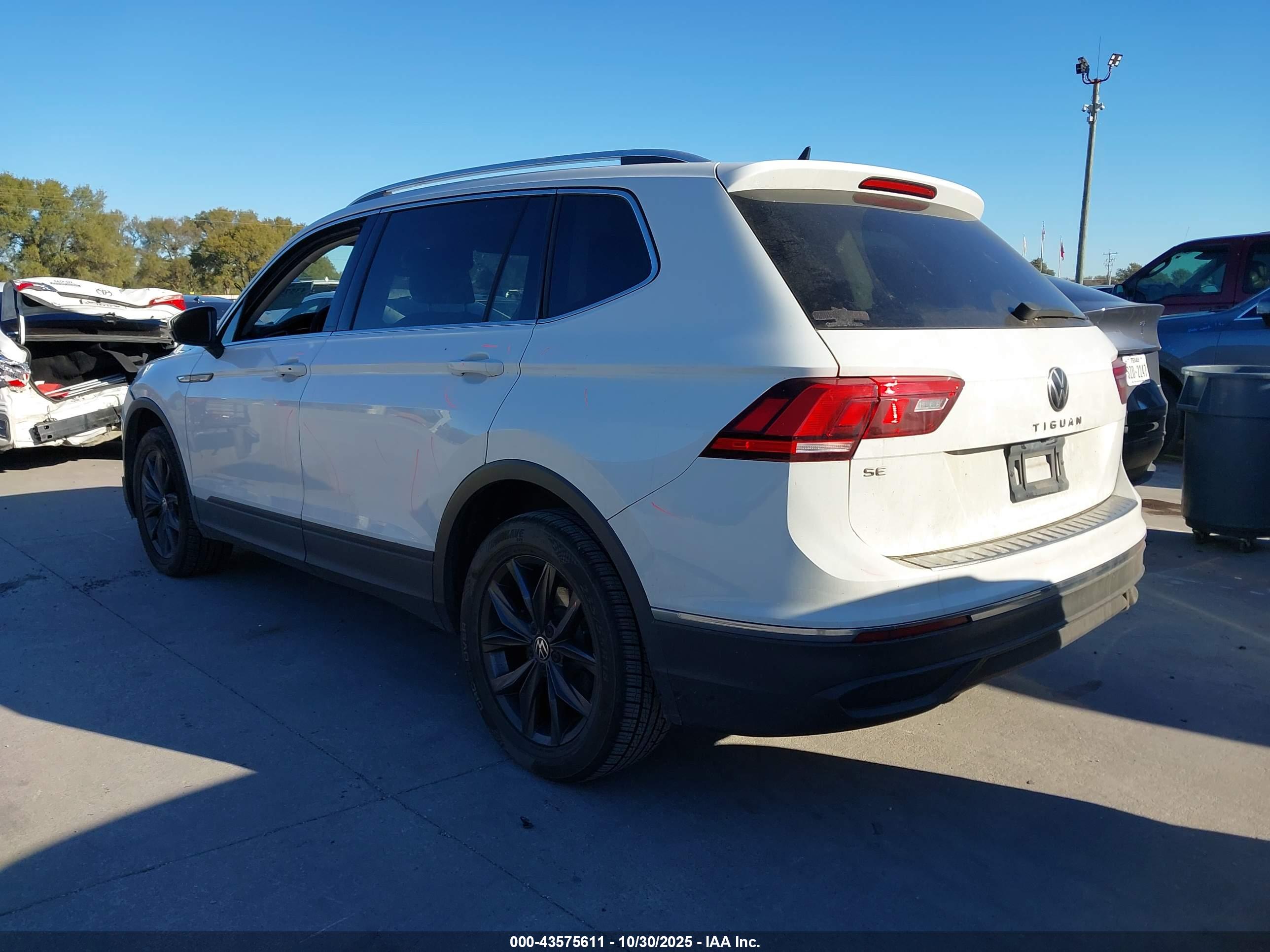 VOLKSWAGEN TIGUAN image 3