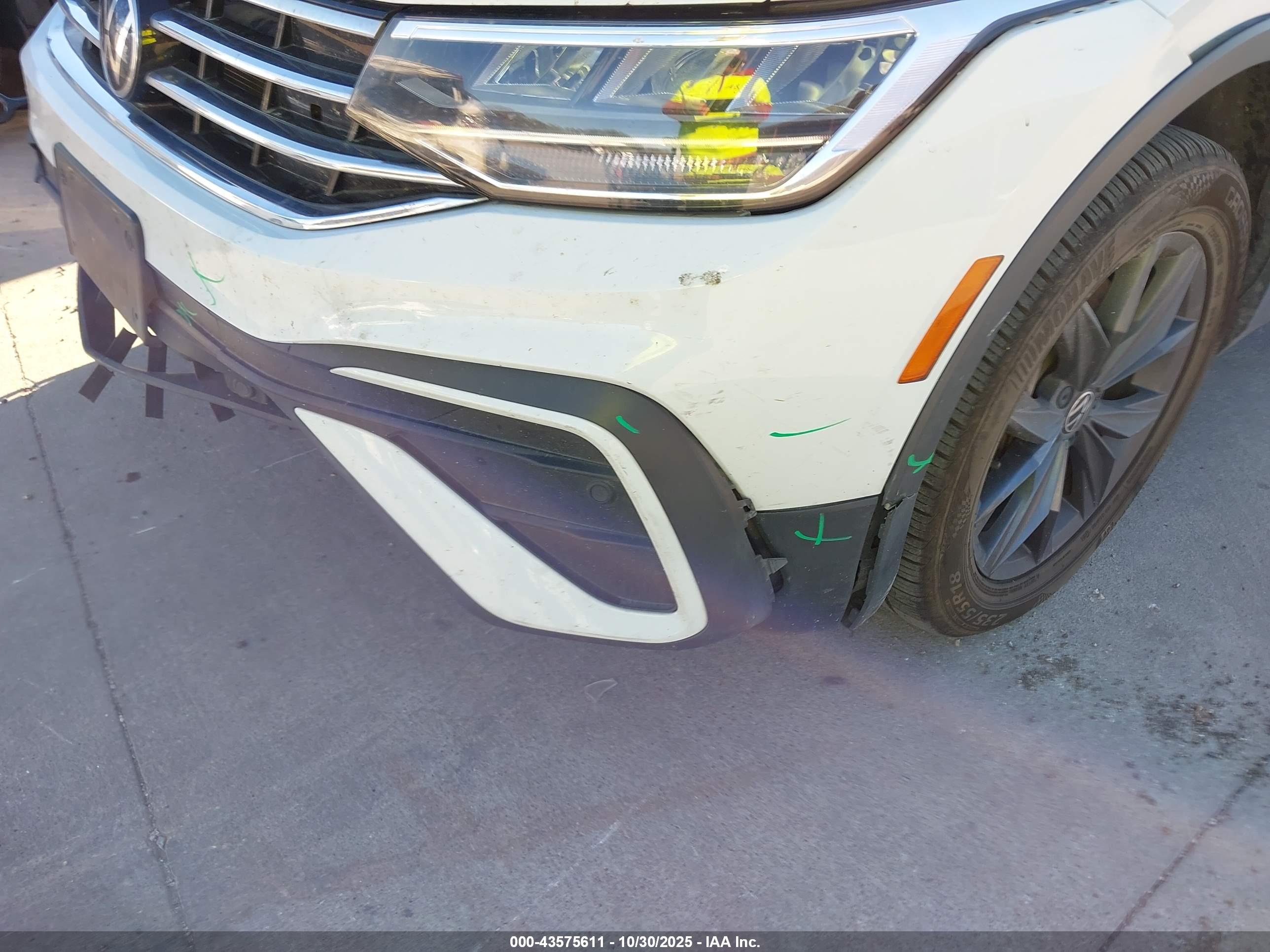VOLKSWAGEN TIGUAN image 6