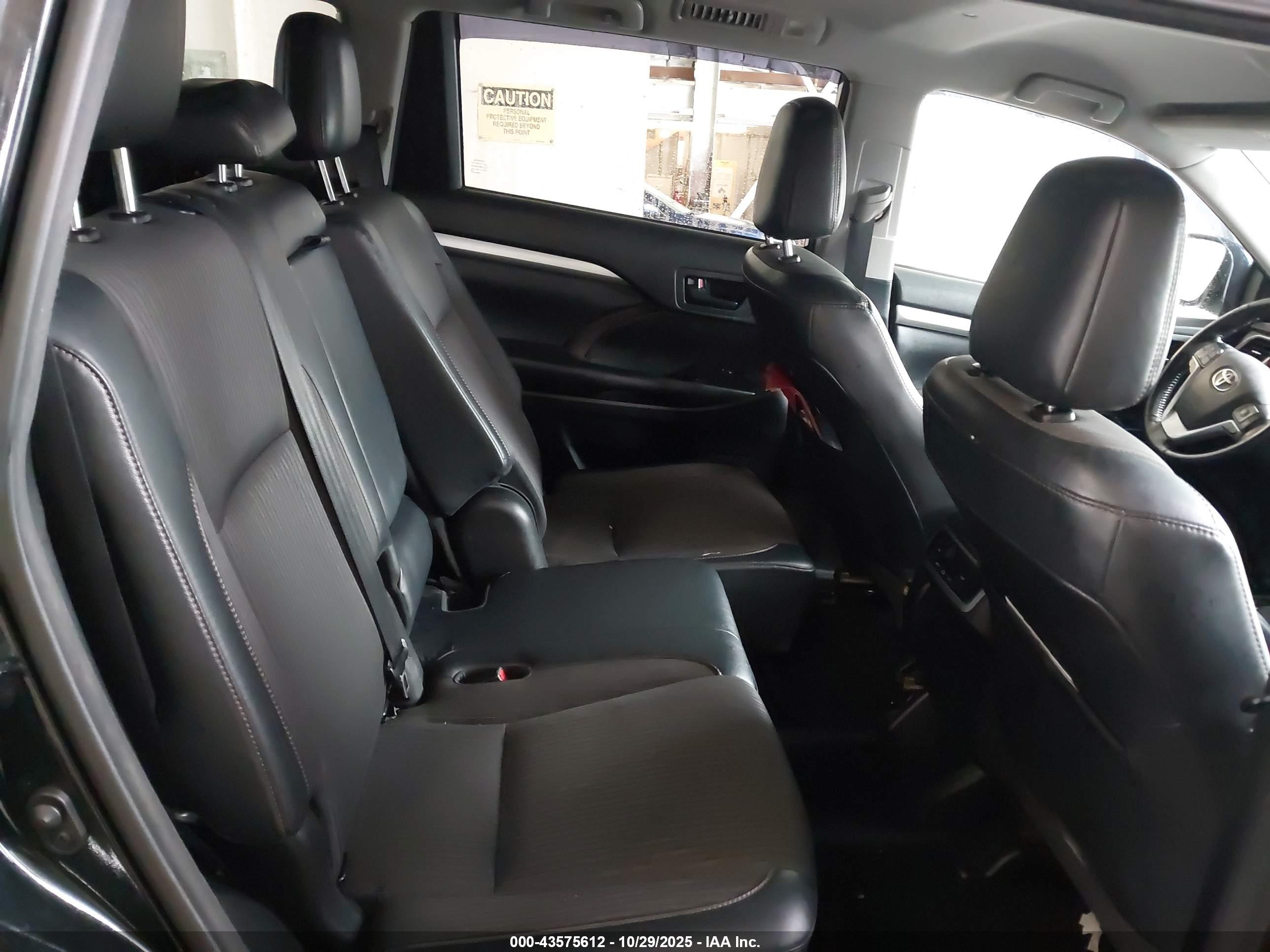 TOYOTA HIGHLANDER image 8