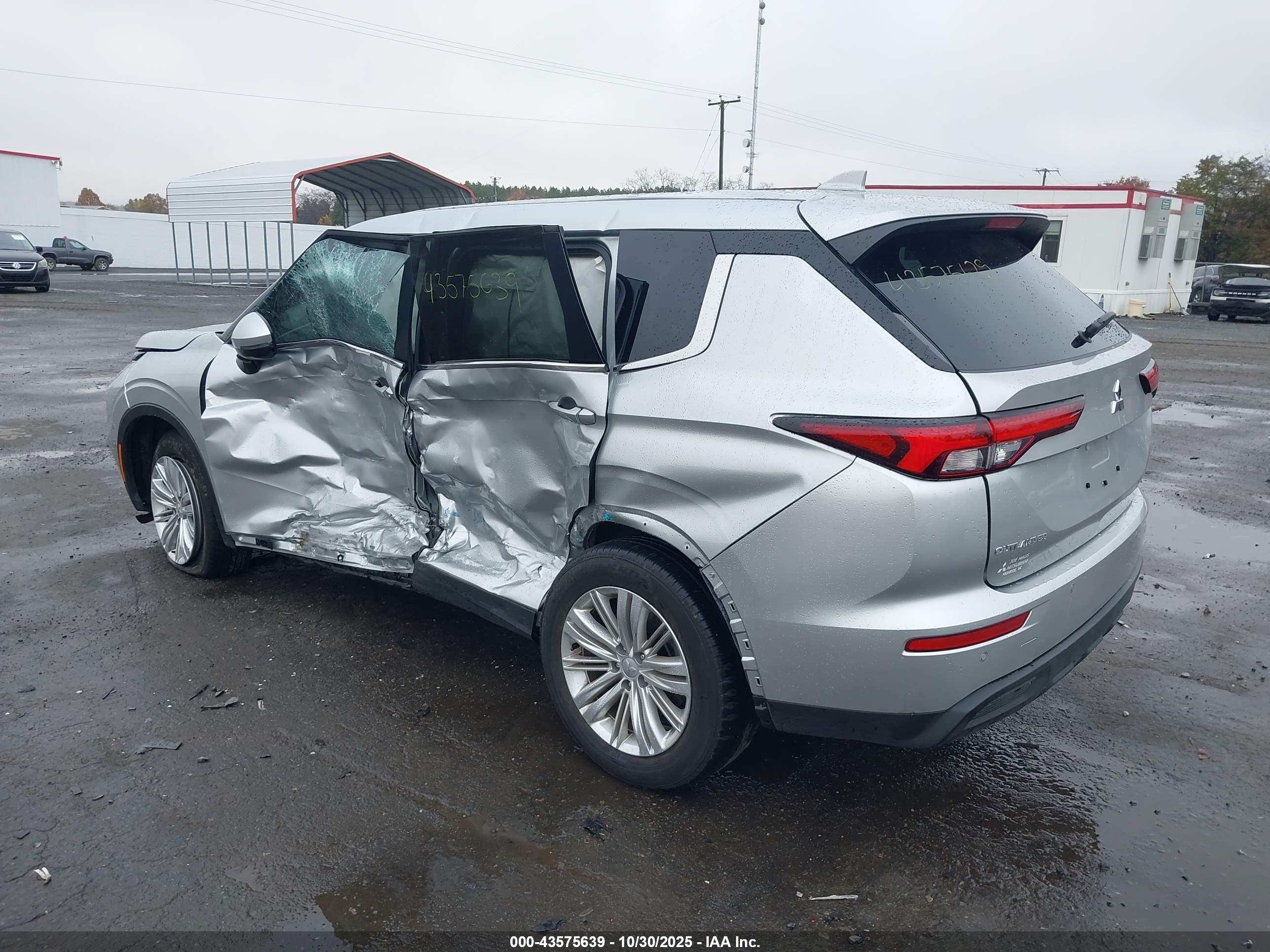 MITSUBISHI OUTLANDER image 3