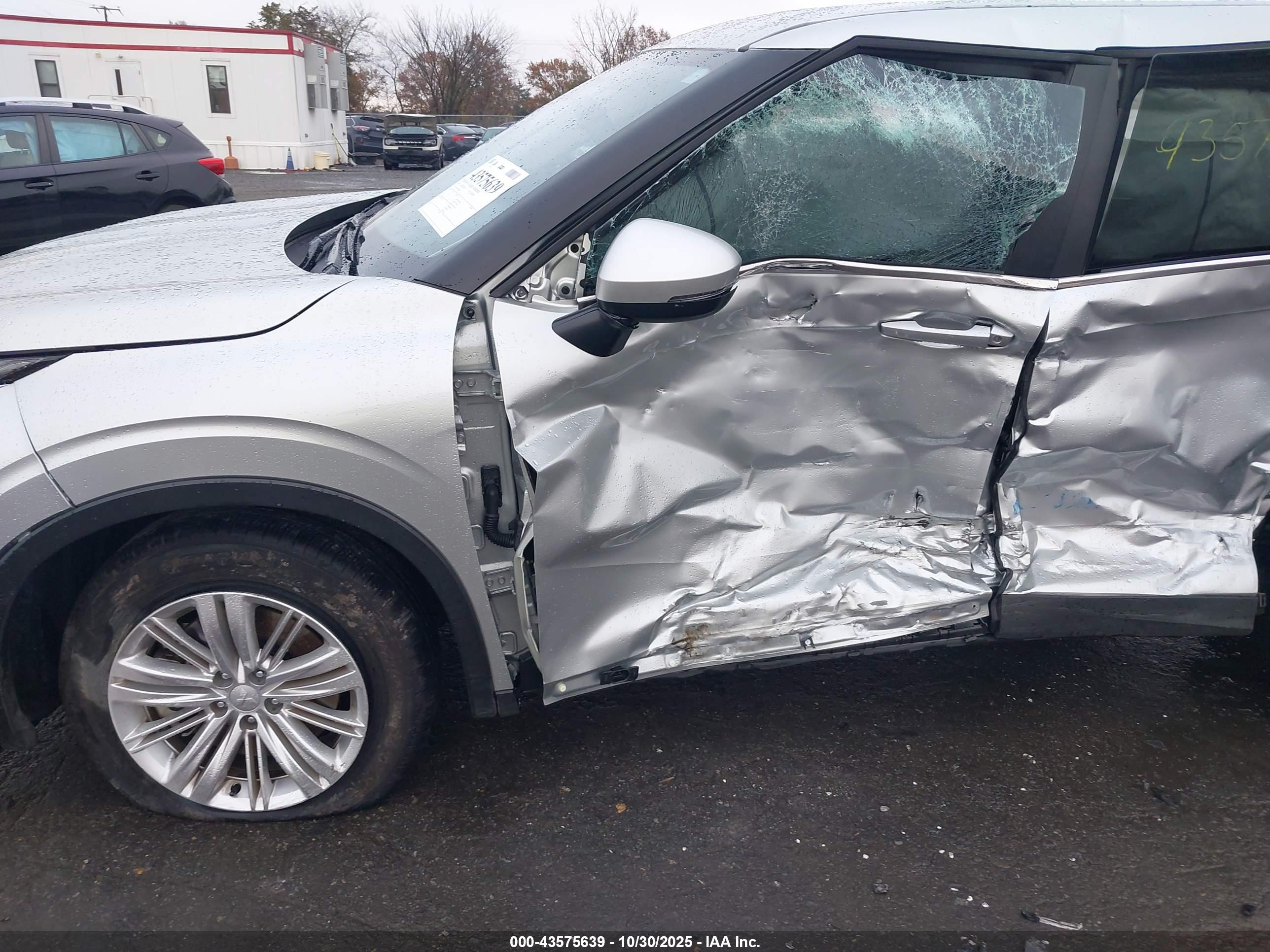 MITSUBISHI OUTLANDER image 6