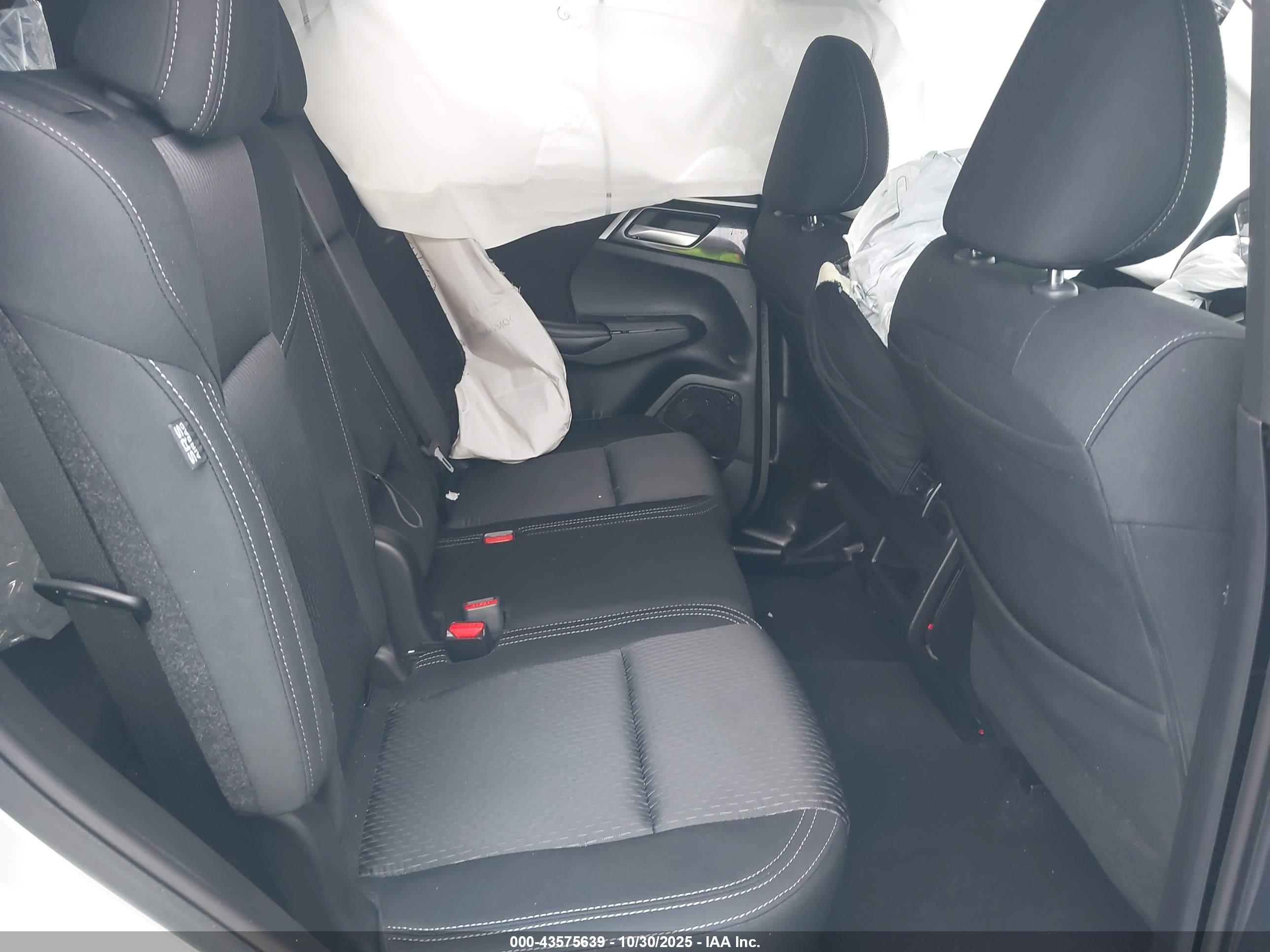 MITSUBISHI OUTLANDER image 8