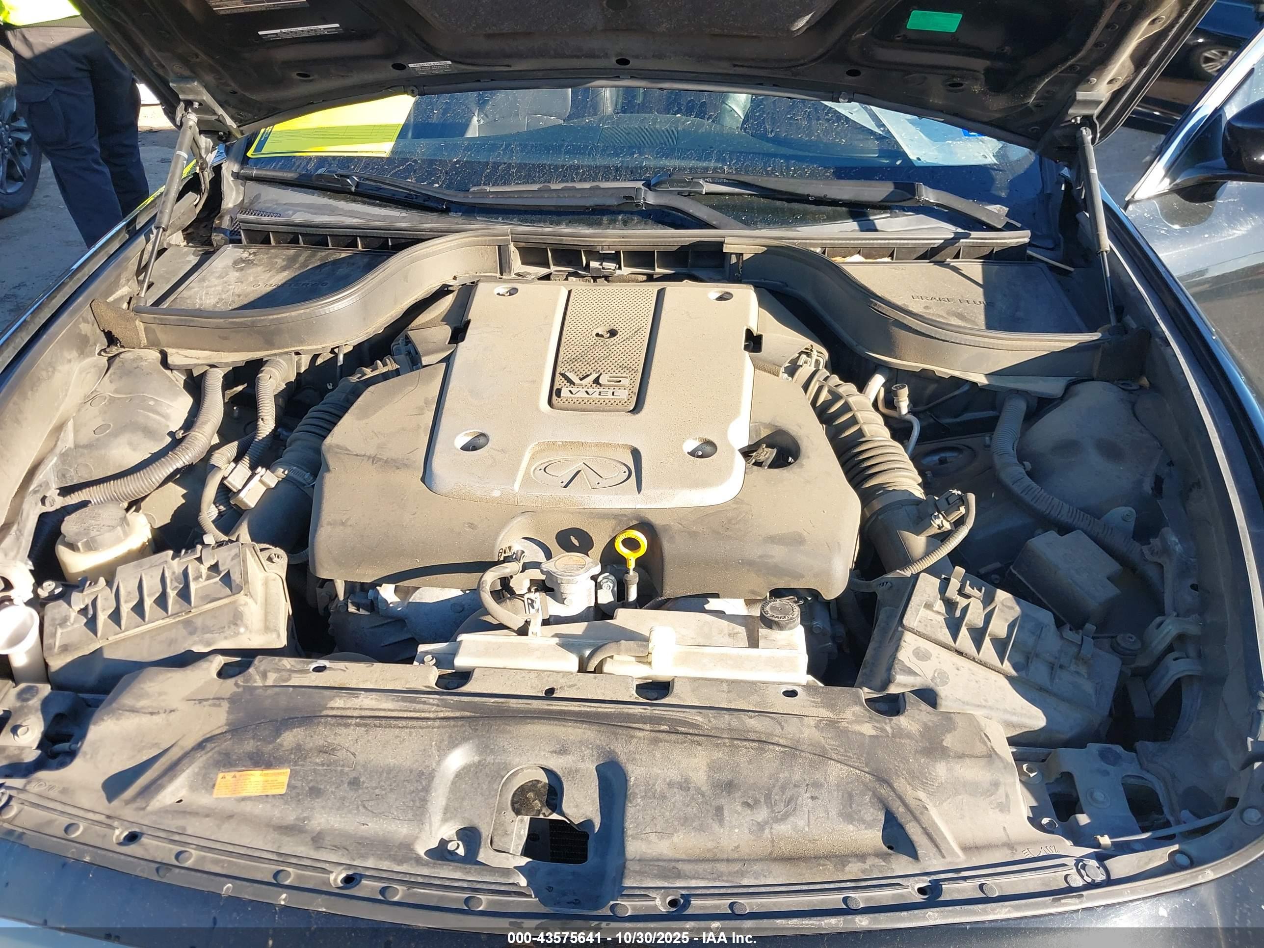 INFINITI Q40 image 10