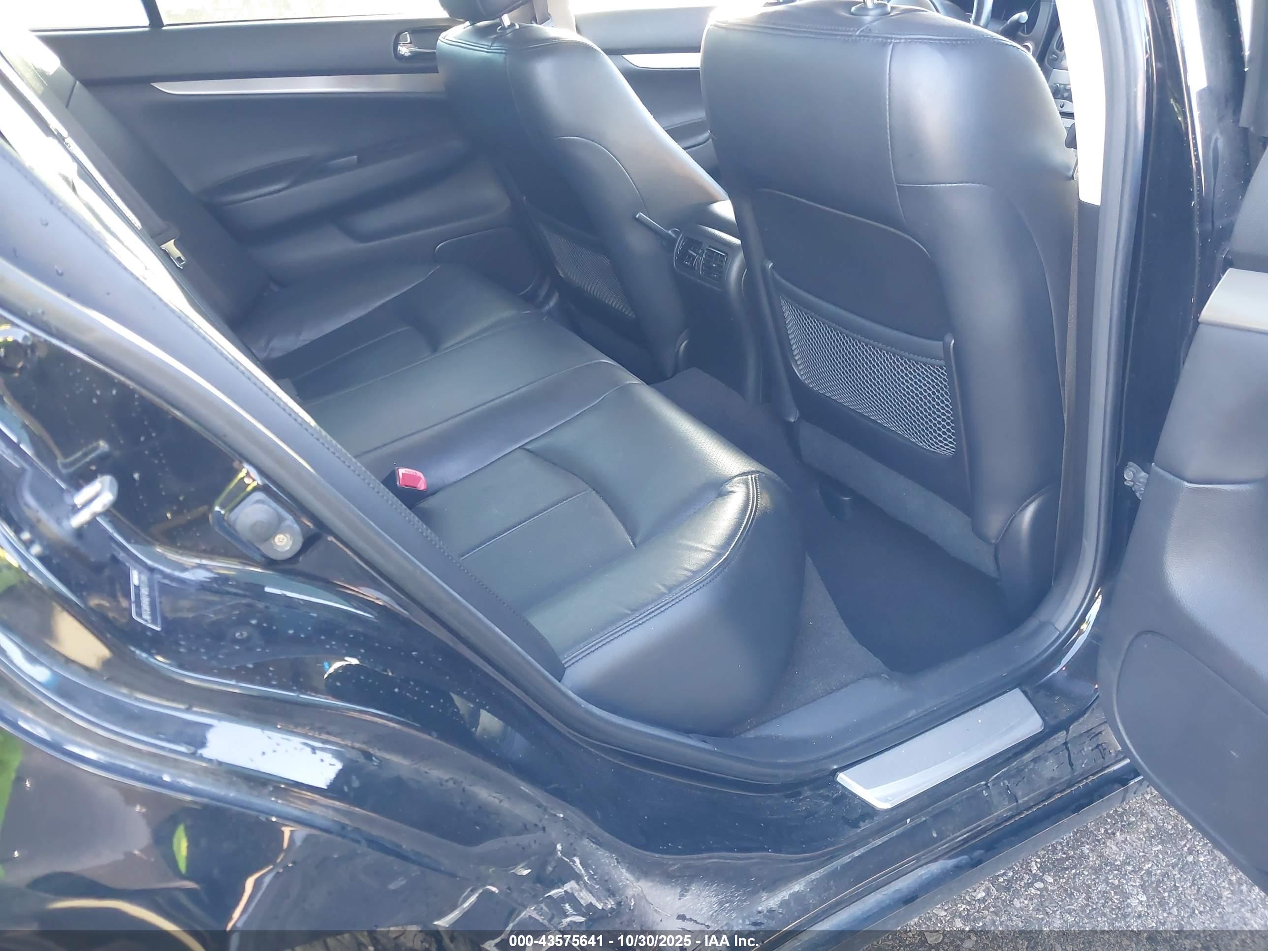 INFINITI Q40 image 8