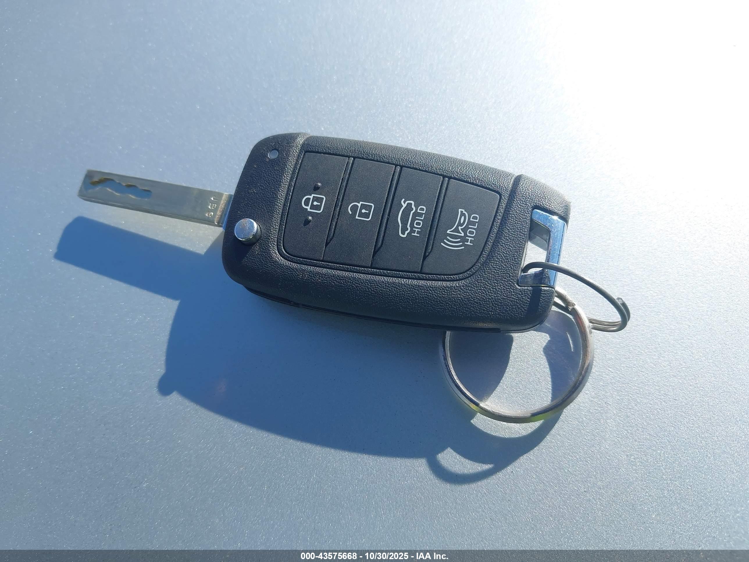 HYUNDAI ELANTRA image 11