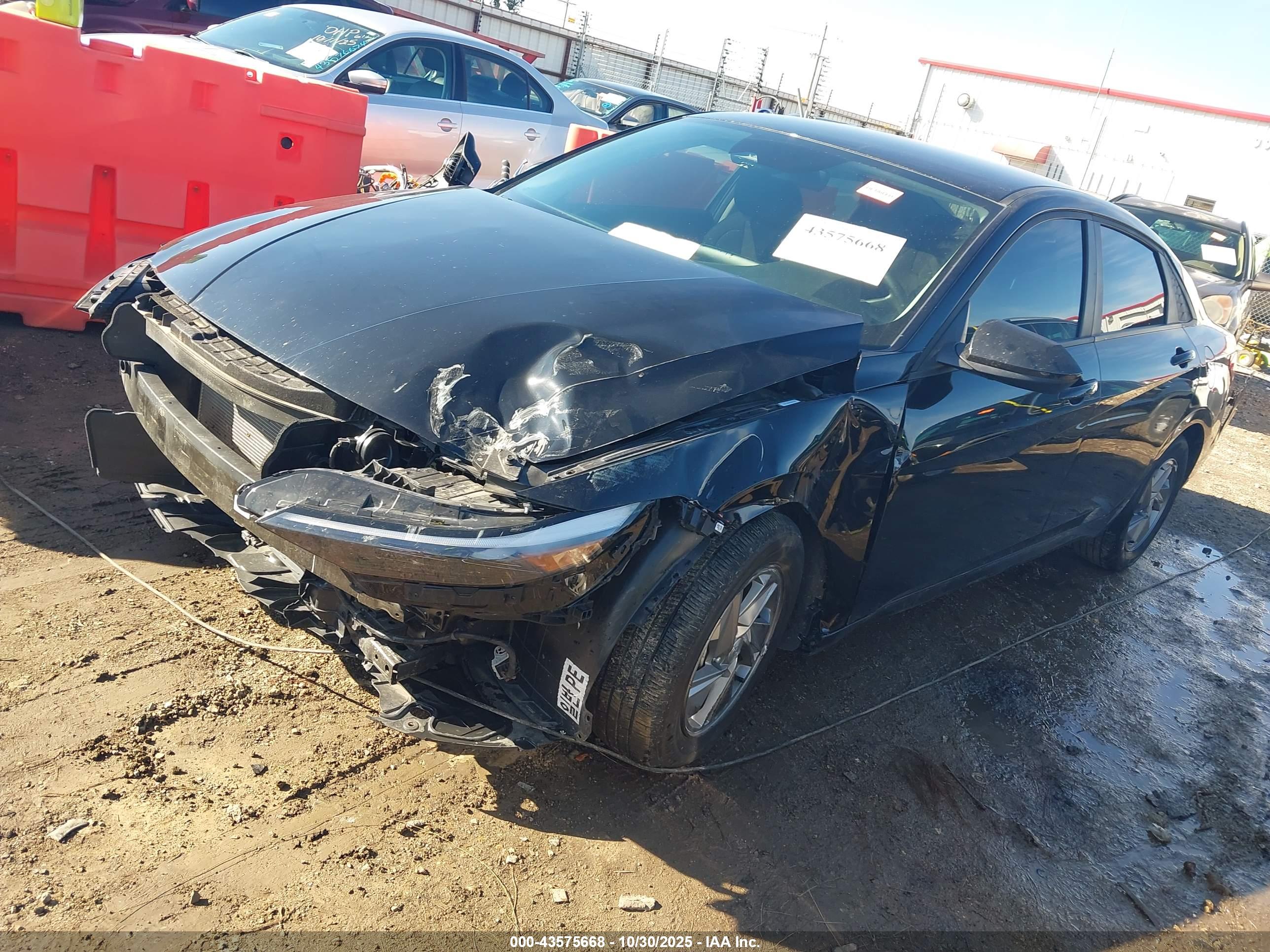 HYUNDAI ELANTRA image 2
