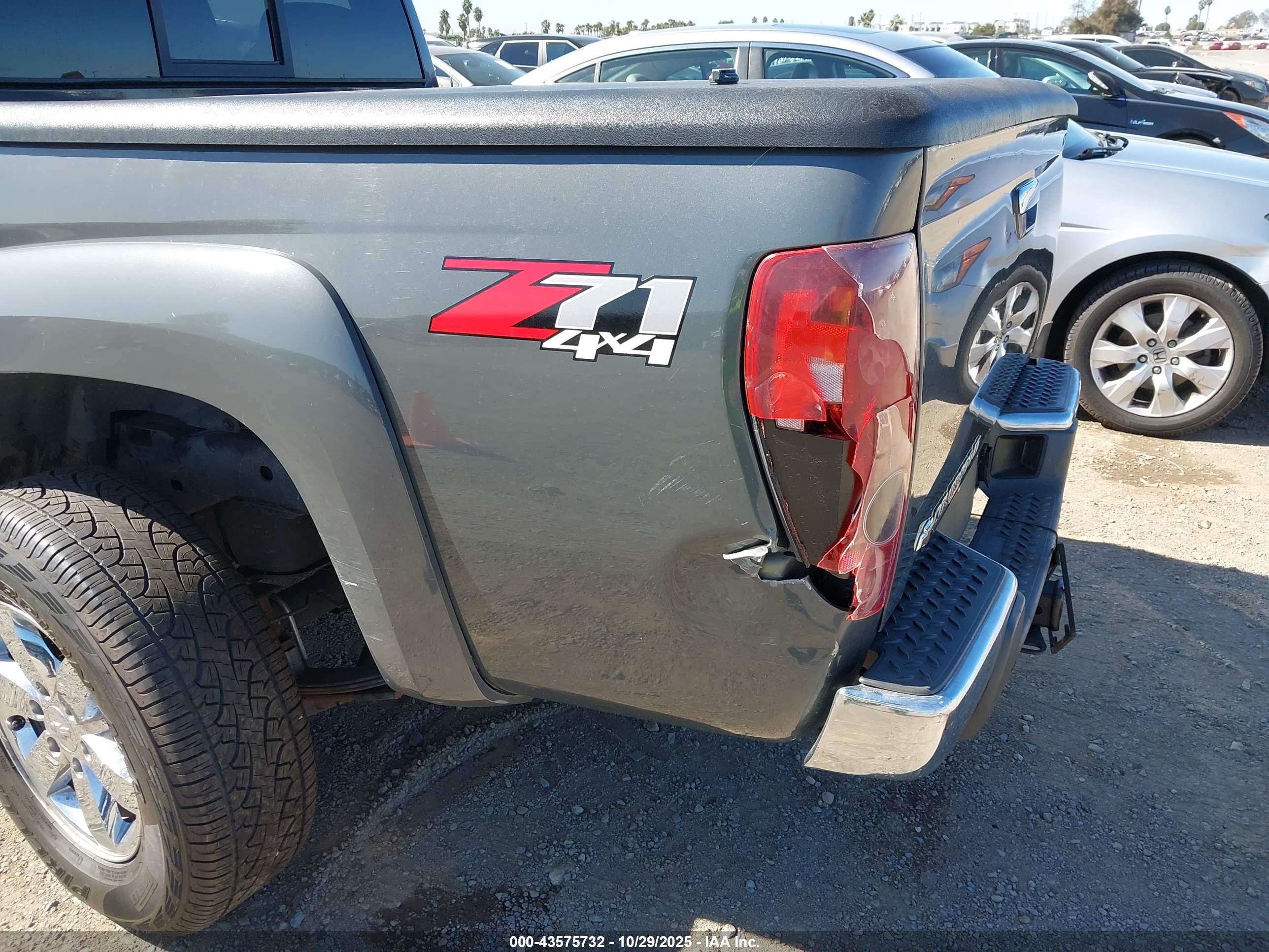 CHEVROLET COLORADO image 6