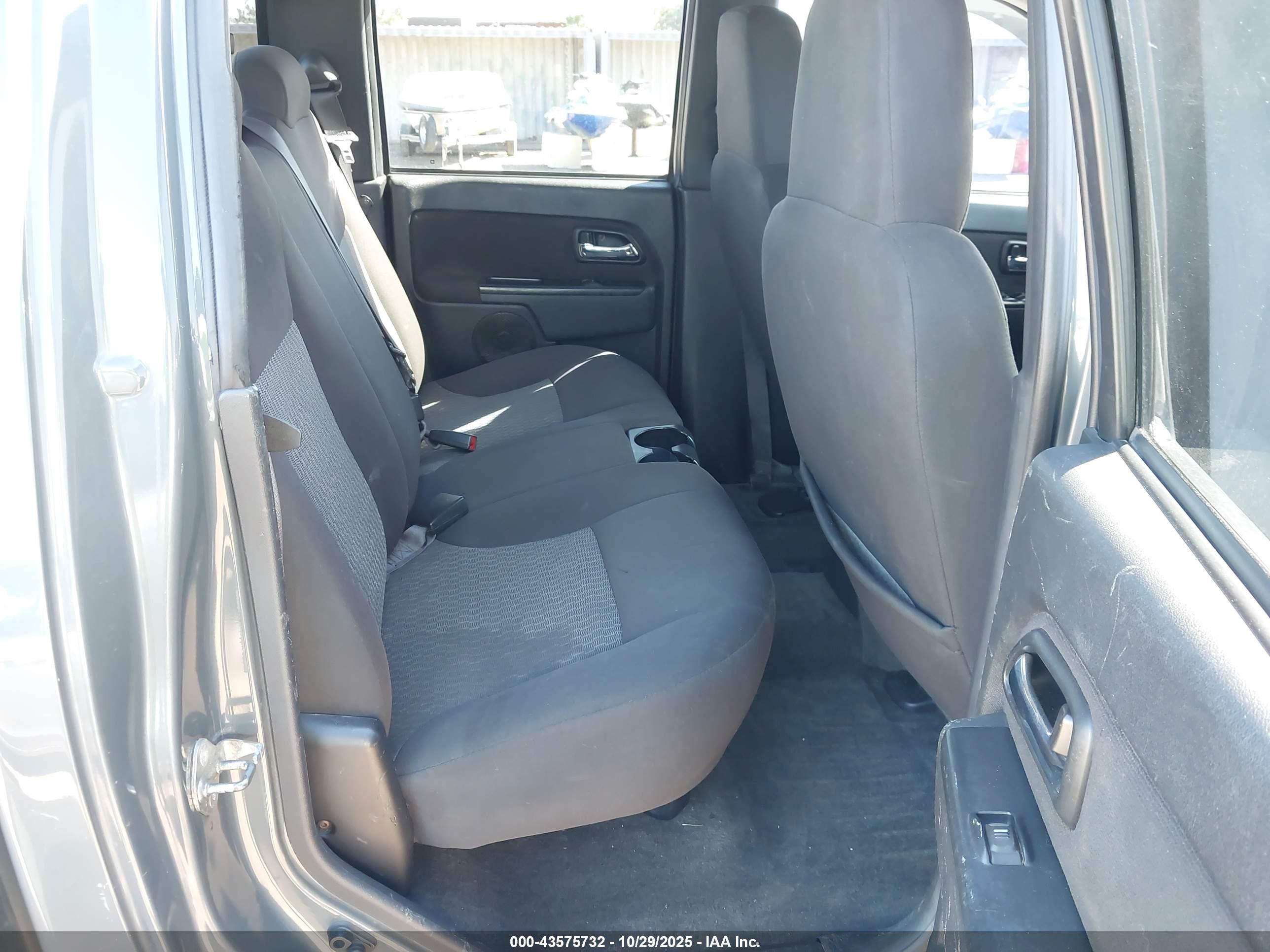 CHEVROLET COLORADO image 8