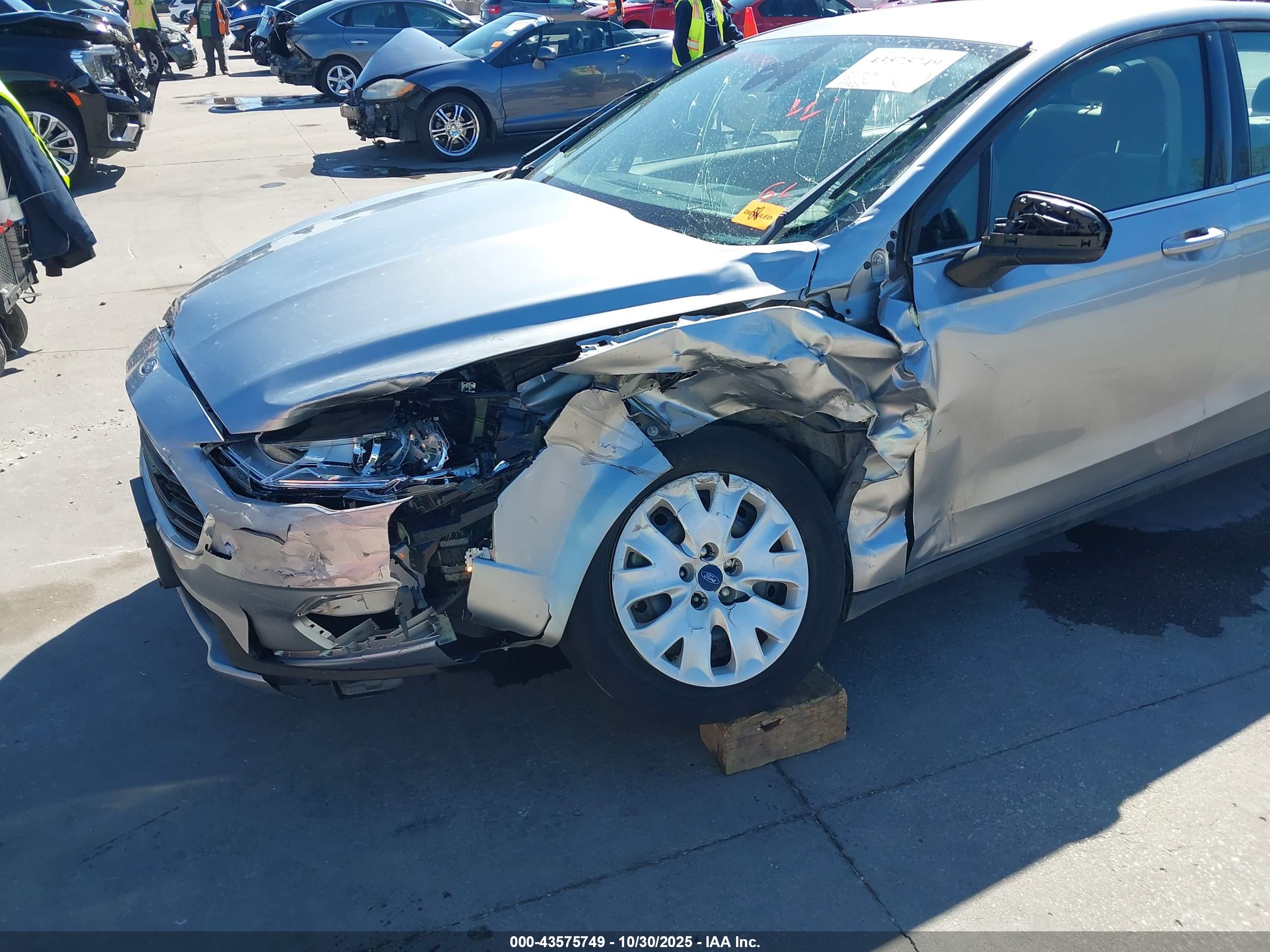 FORD FUSION image 6