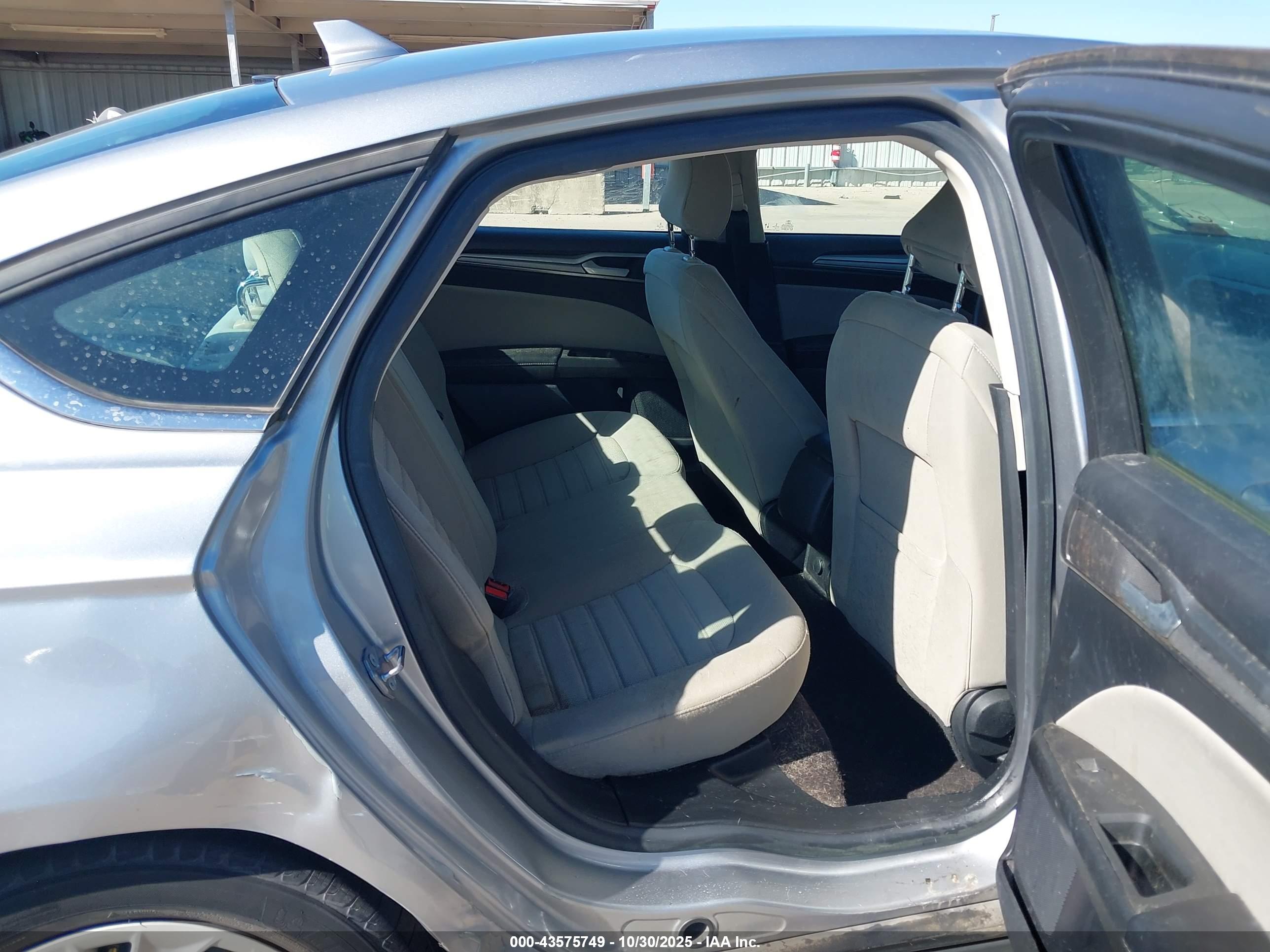 FORD FUSION image 8