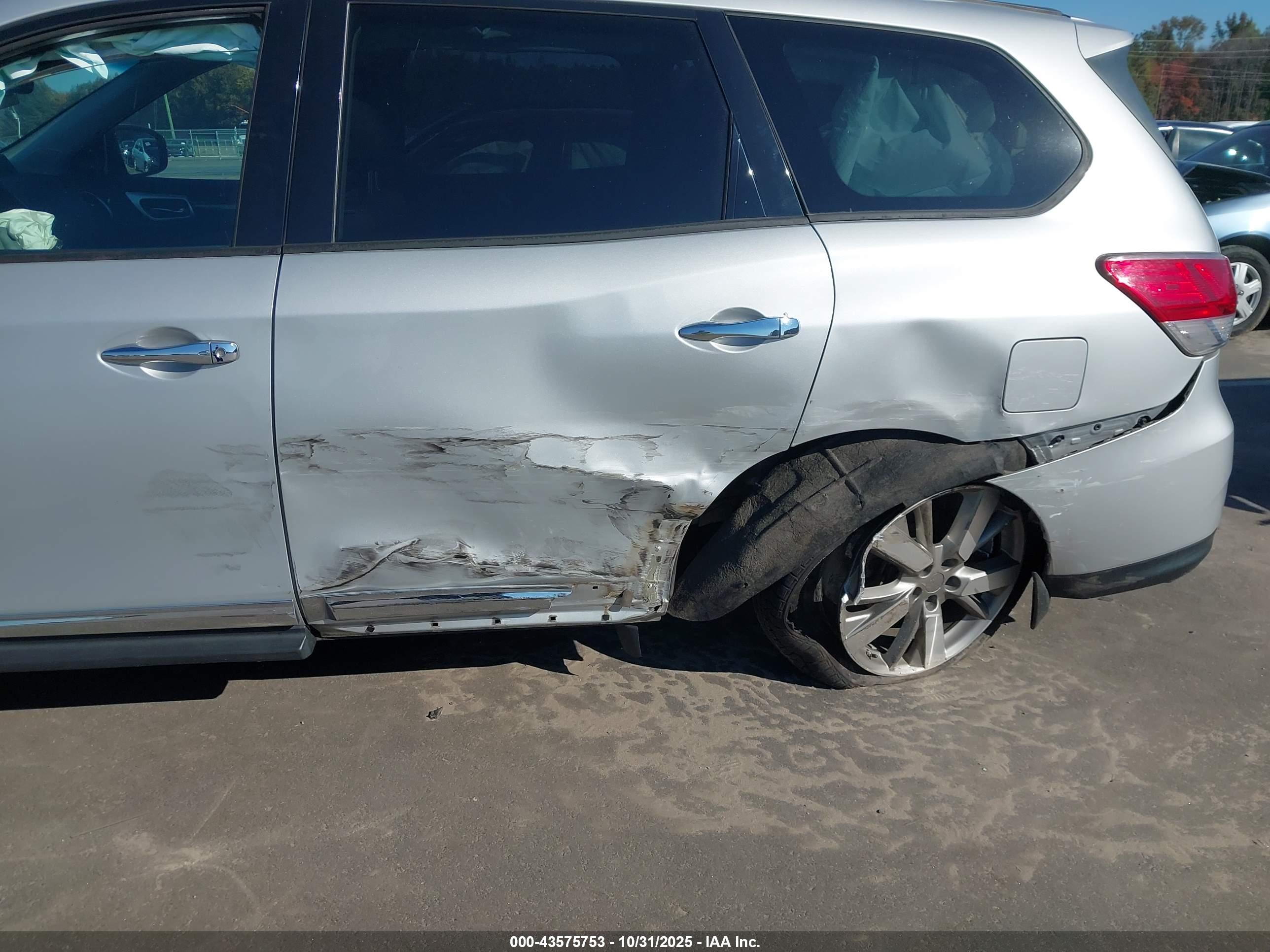 NISSAN PATHFINDER image 6