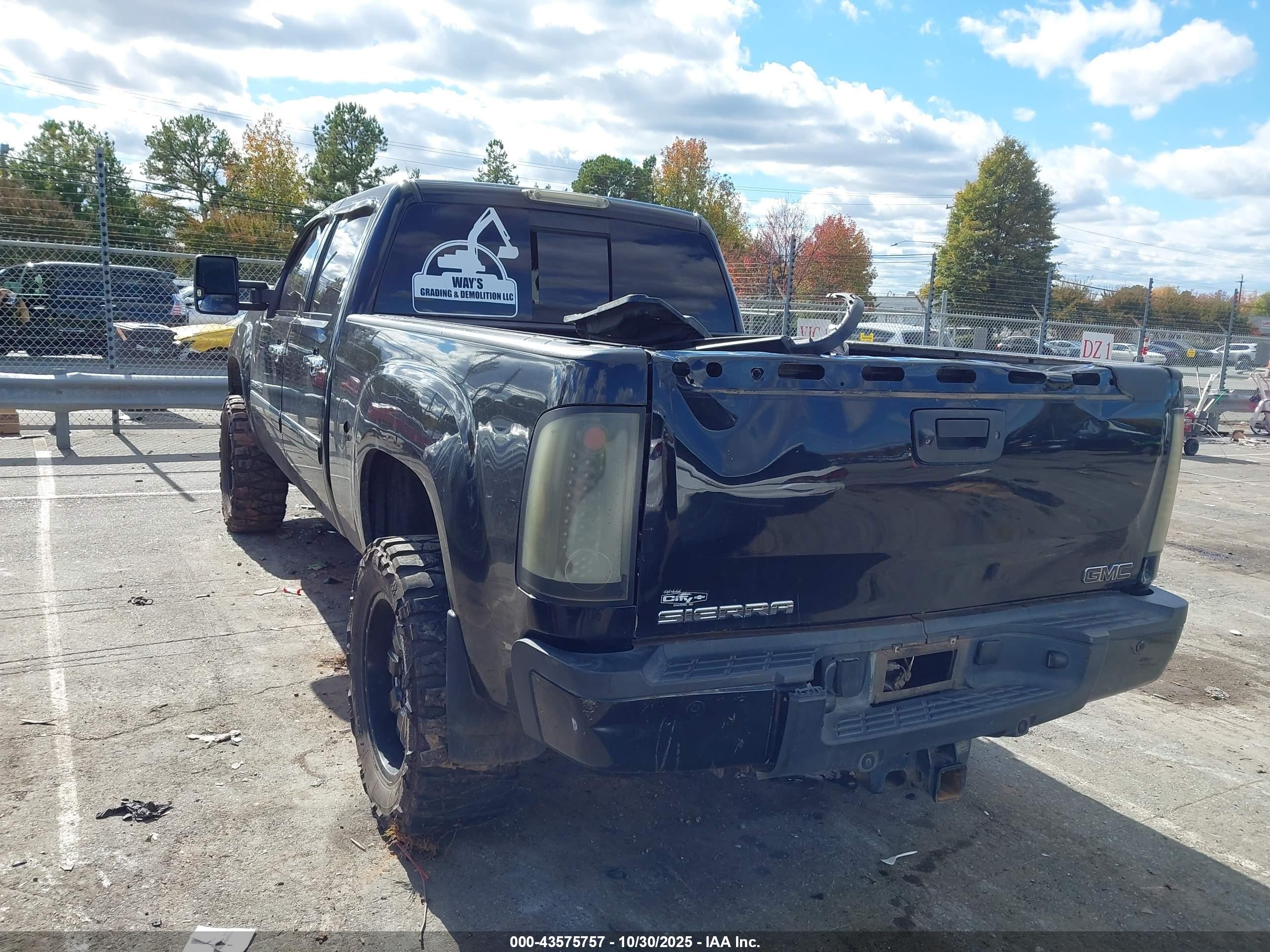 GMC SIERRA image 3