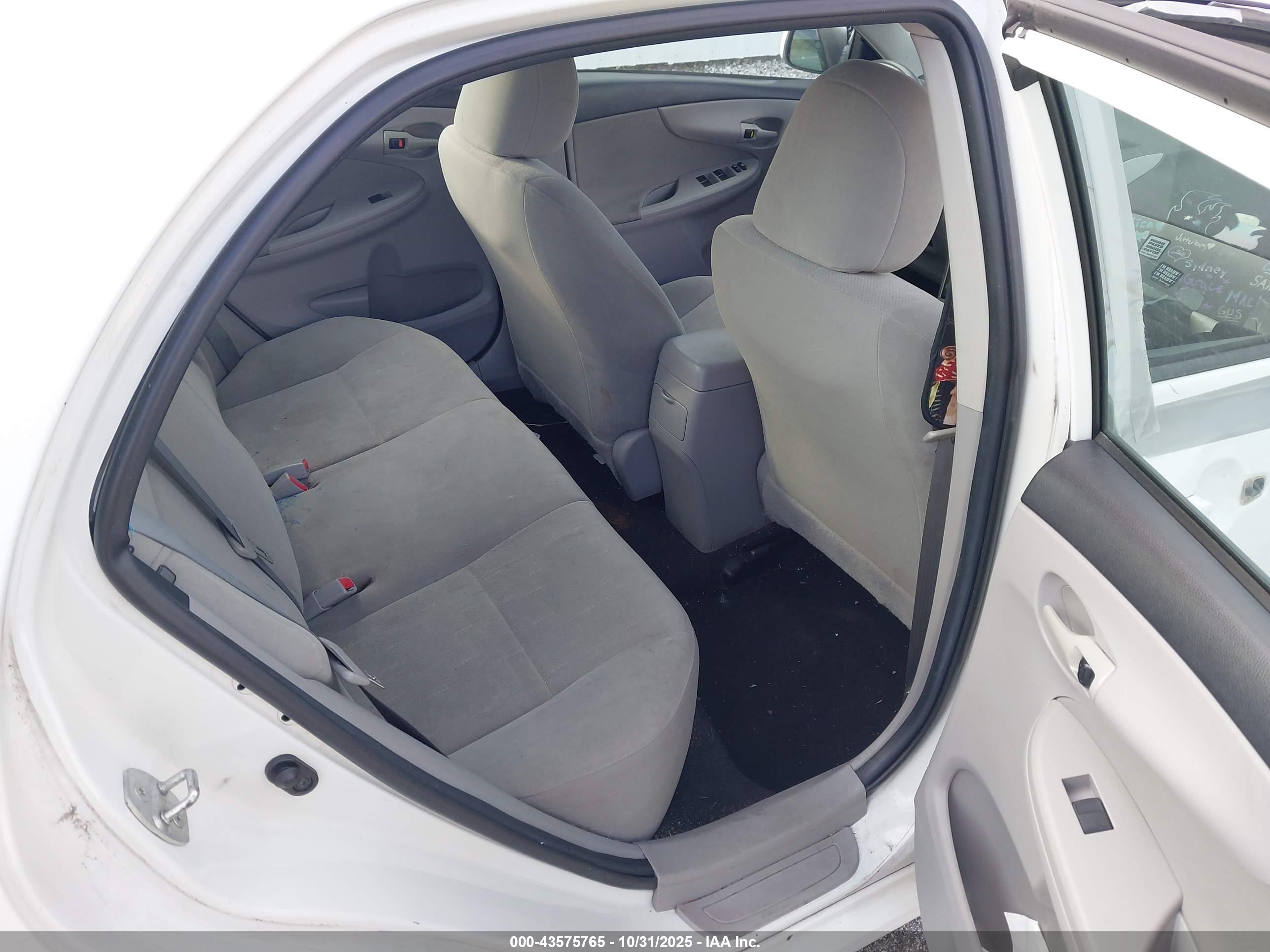 TOYOTA COROLLA image 8