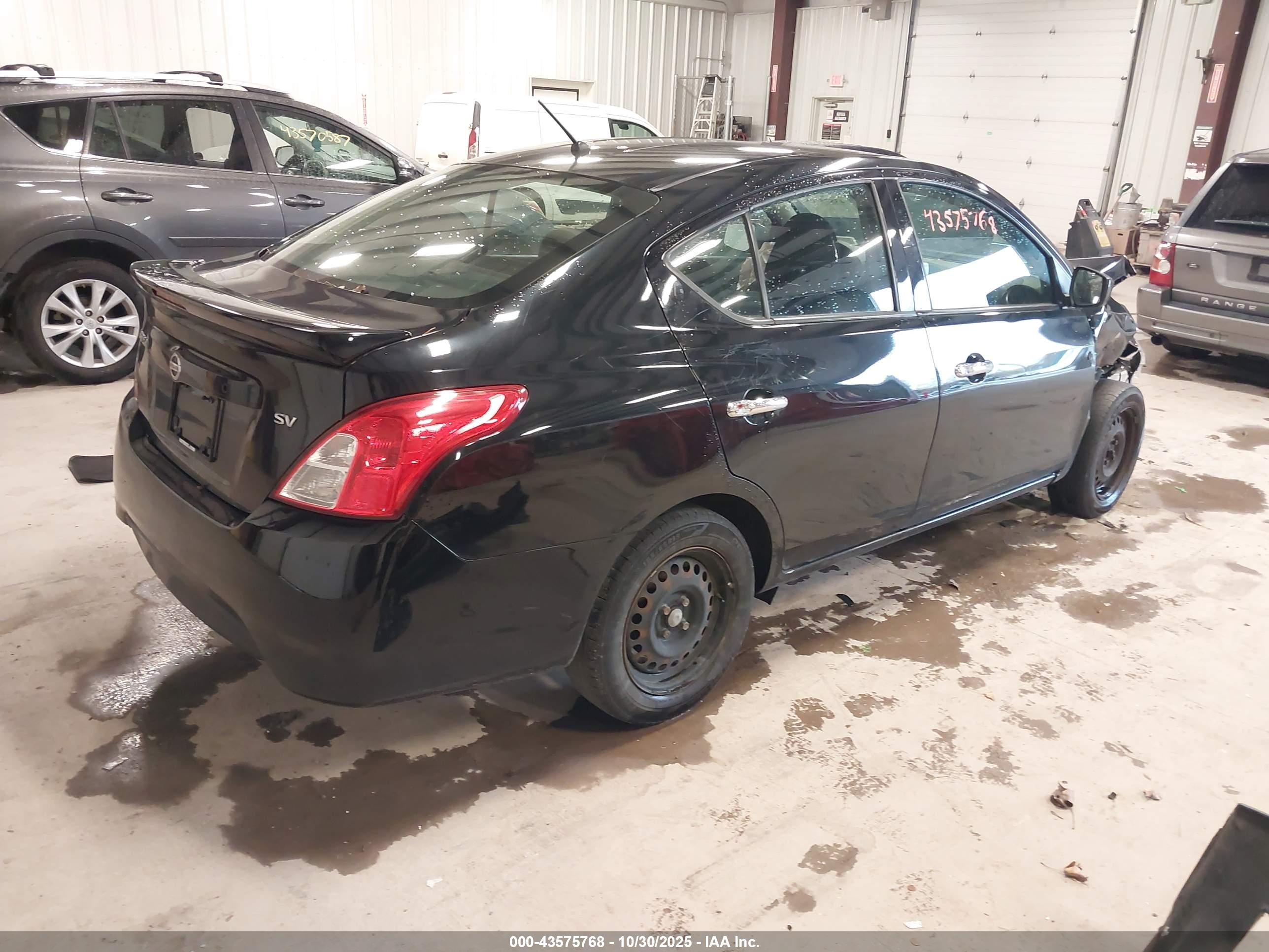 NISSAN VERSA image 4