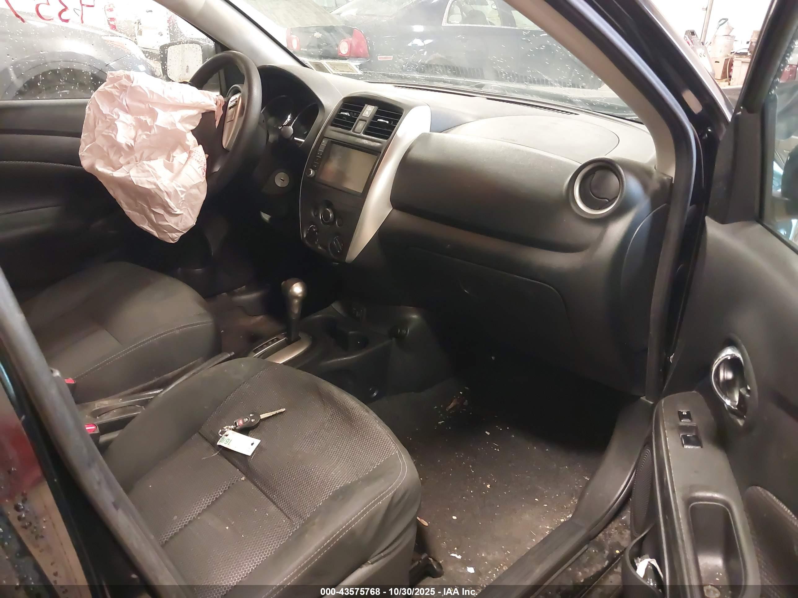 NISSAN VERSA image 5