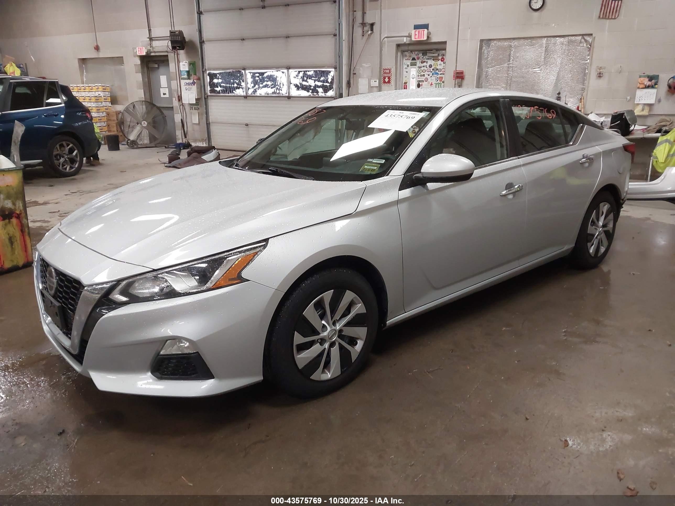 NISSAN ALTIMA image 2