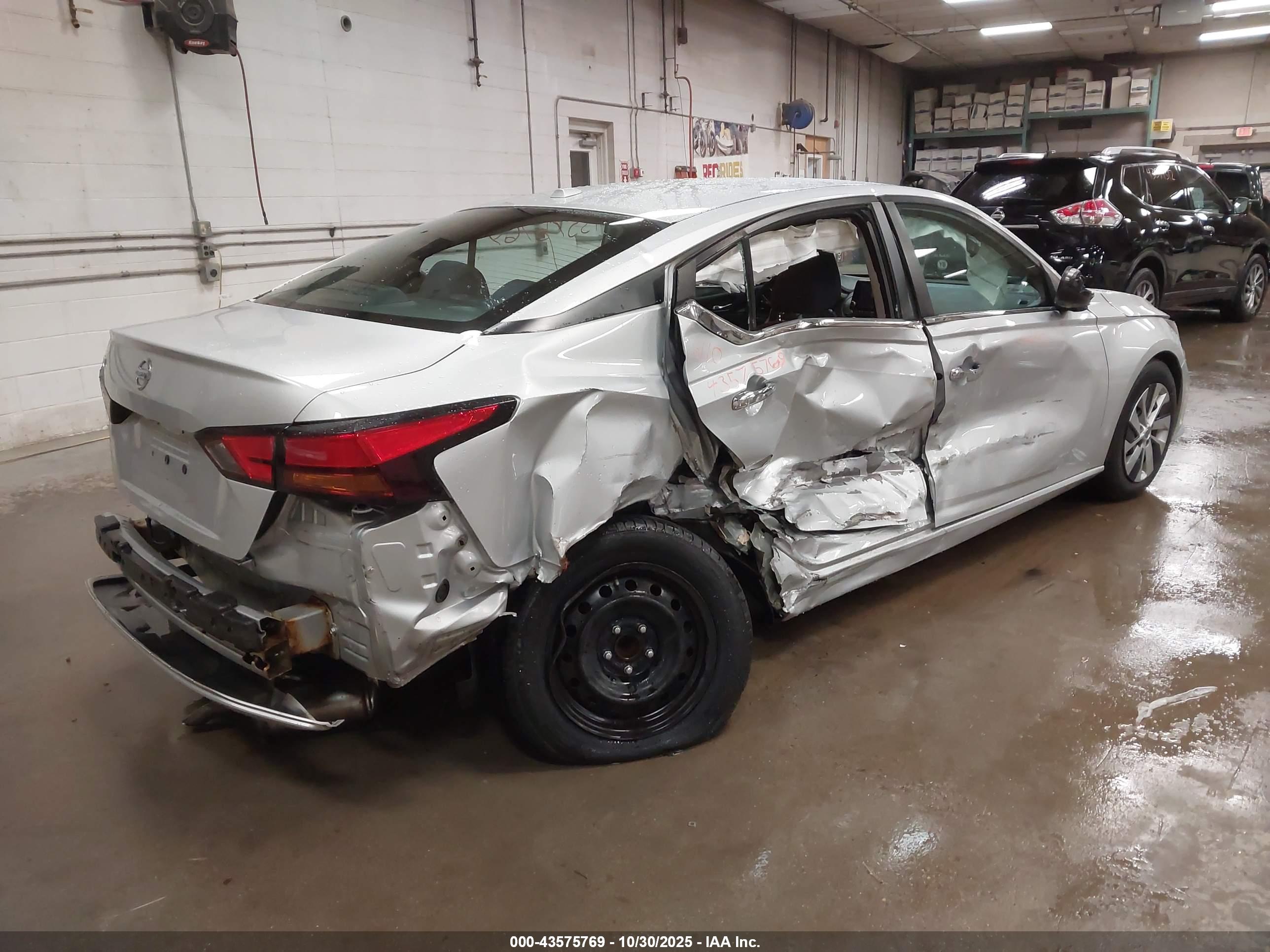 NISSAN ALTIMA image 4