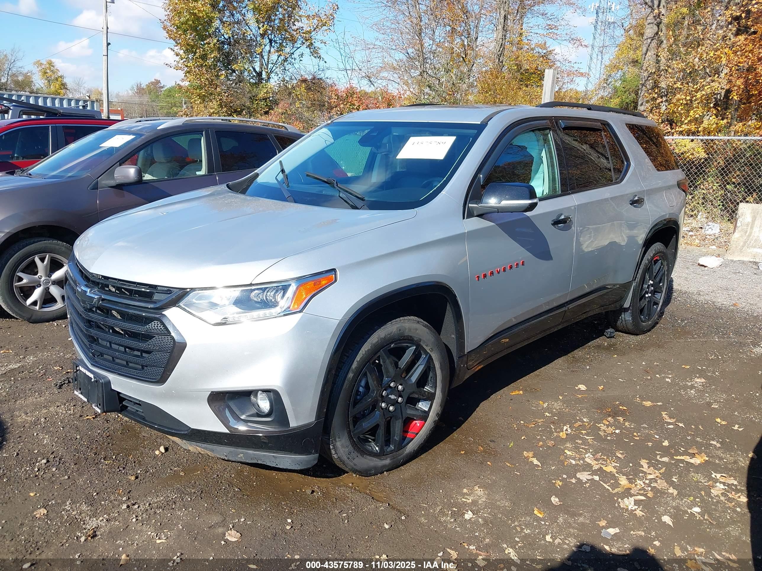CHEVROLET TRAVERSE image 2