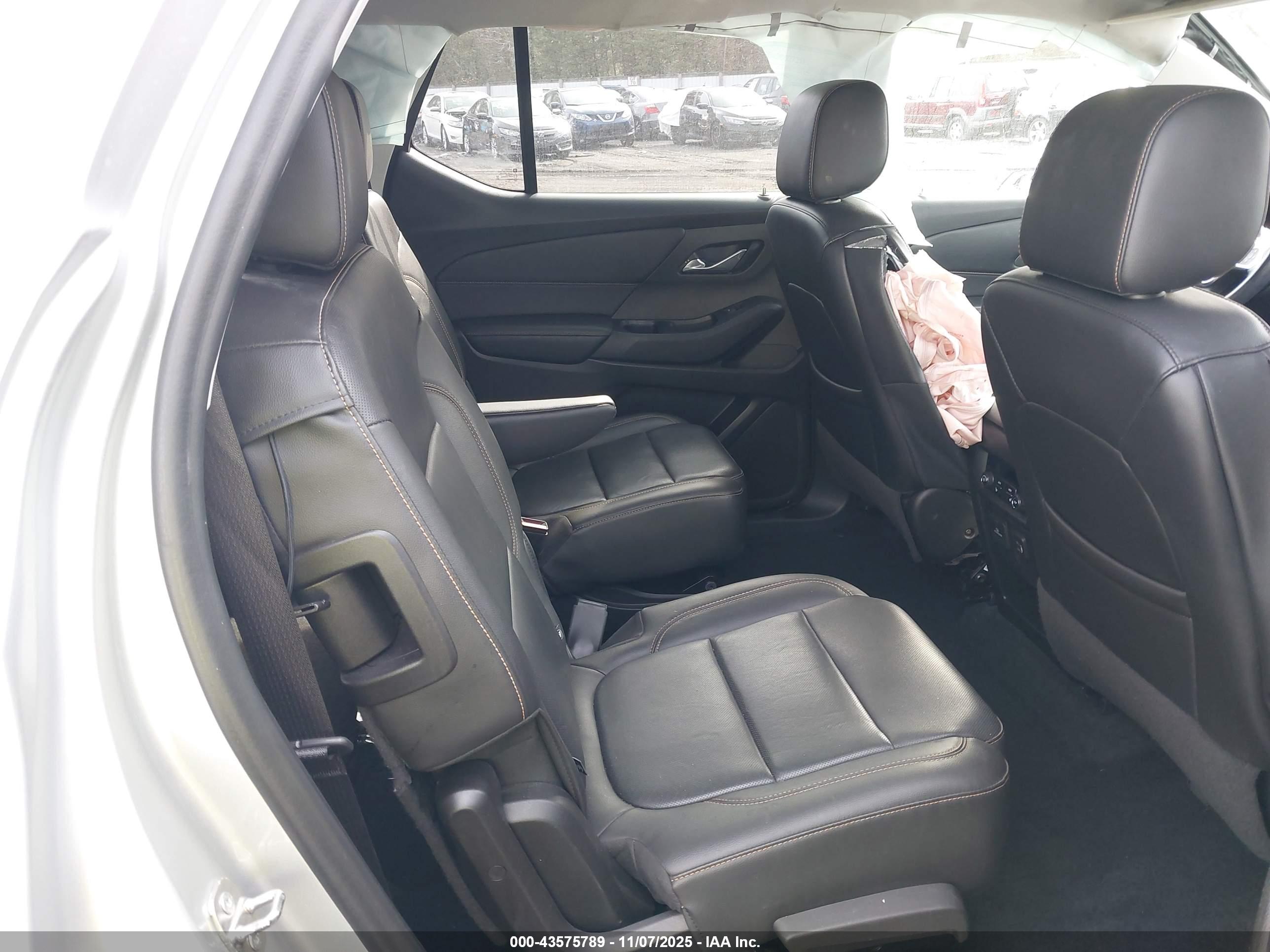 CHEVROLET TRAVERSE image 8