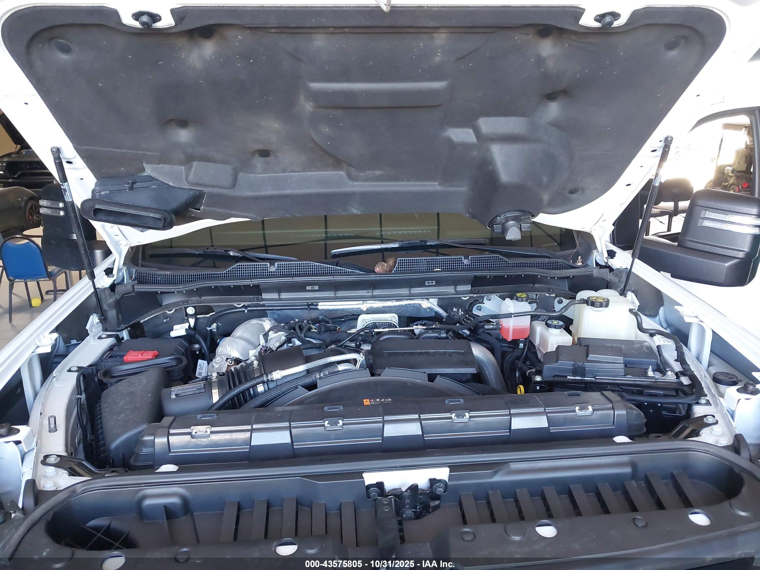 CHEVROLET SILVERADO image 10