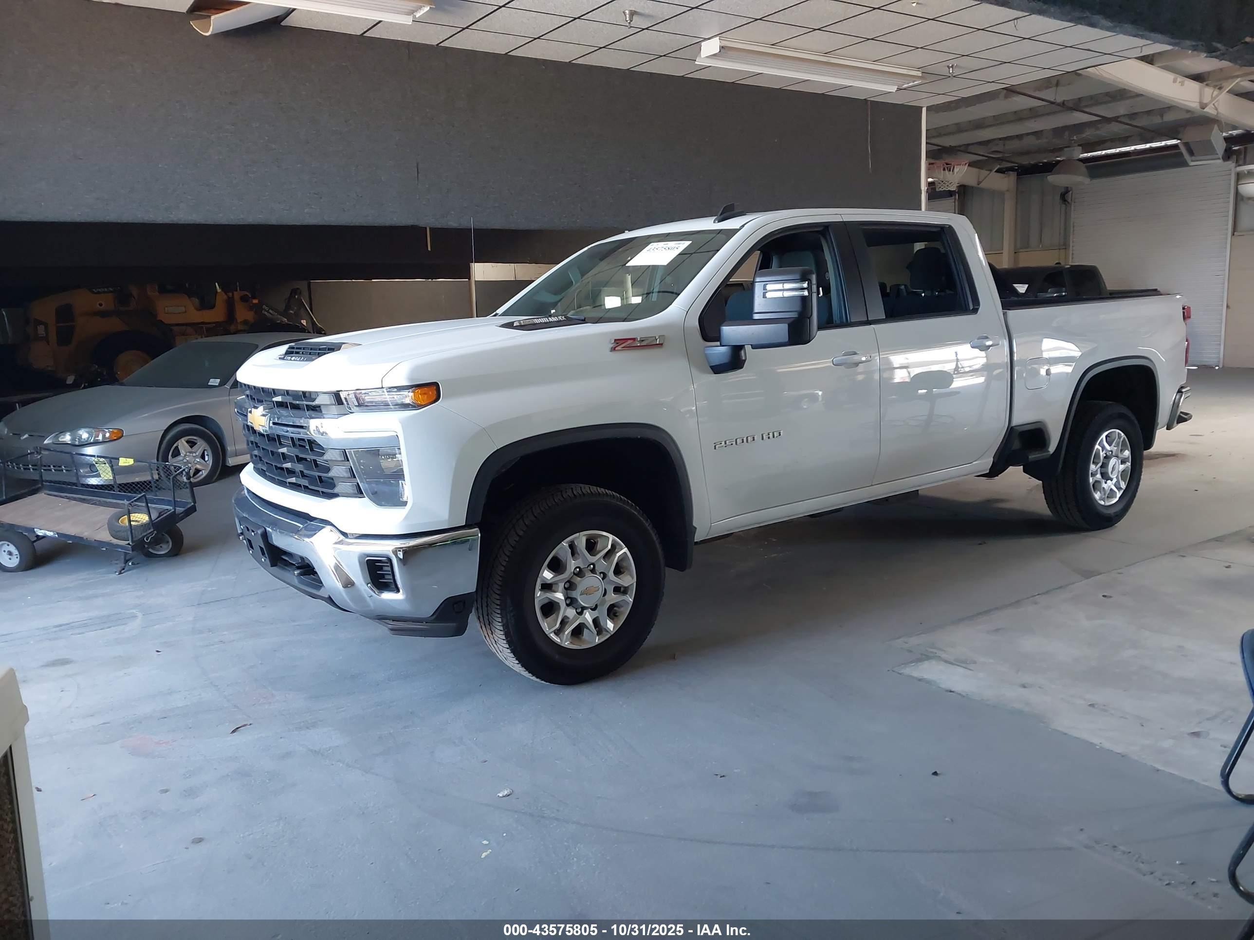 CHEVROLET SILVERADO image 2