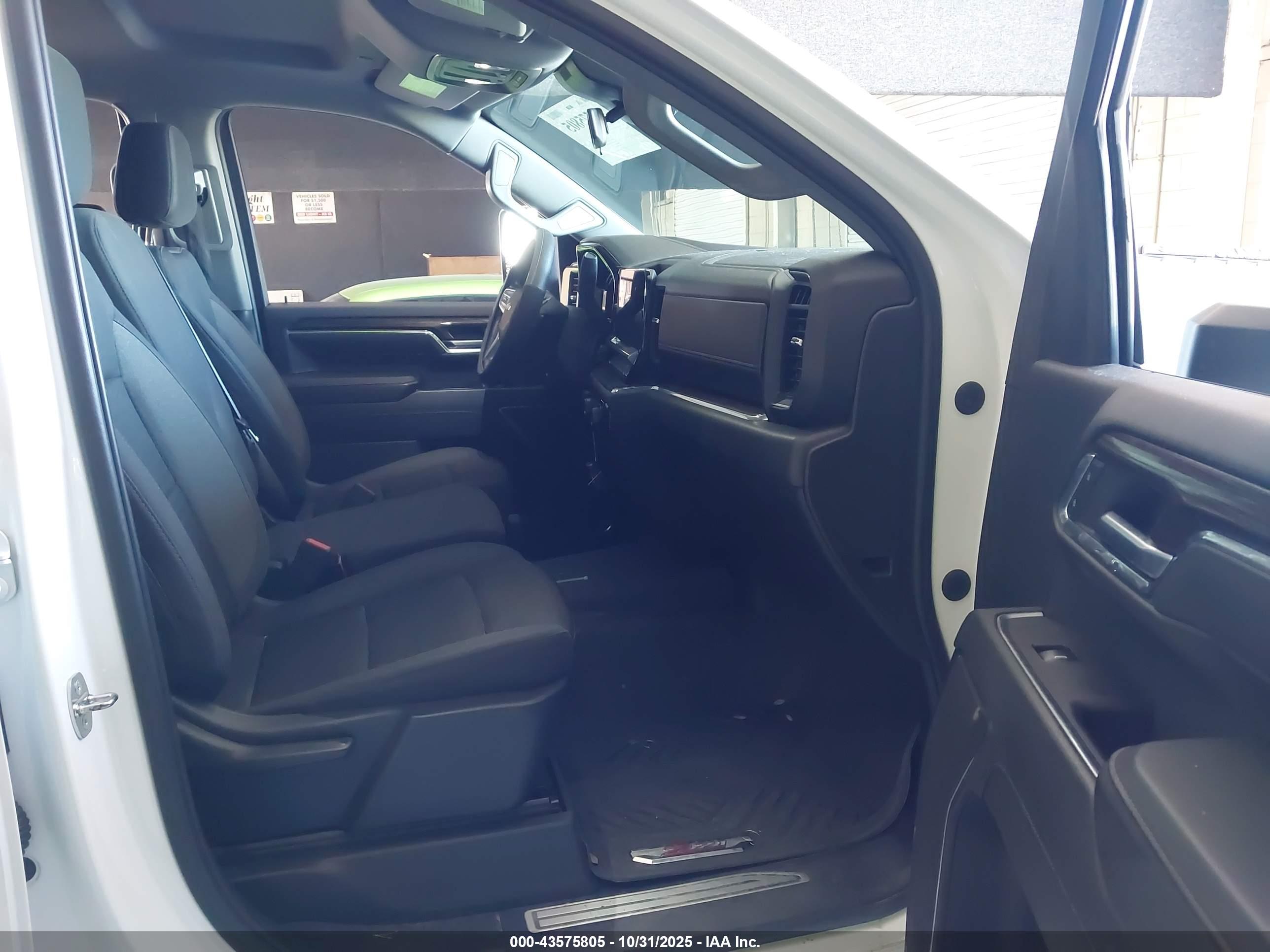 CHEVROLET SILVERADO image 5