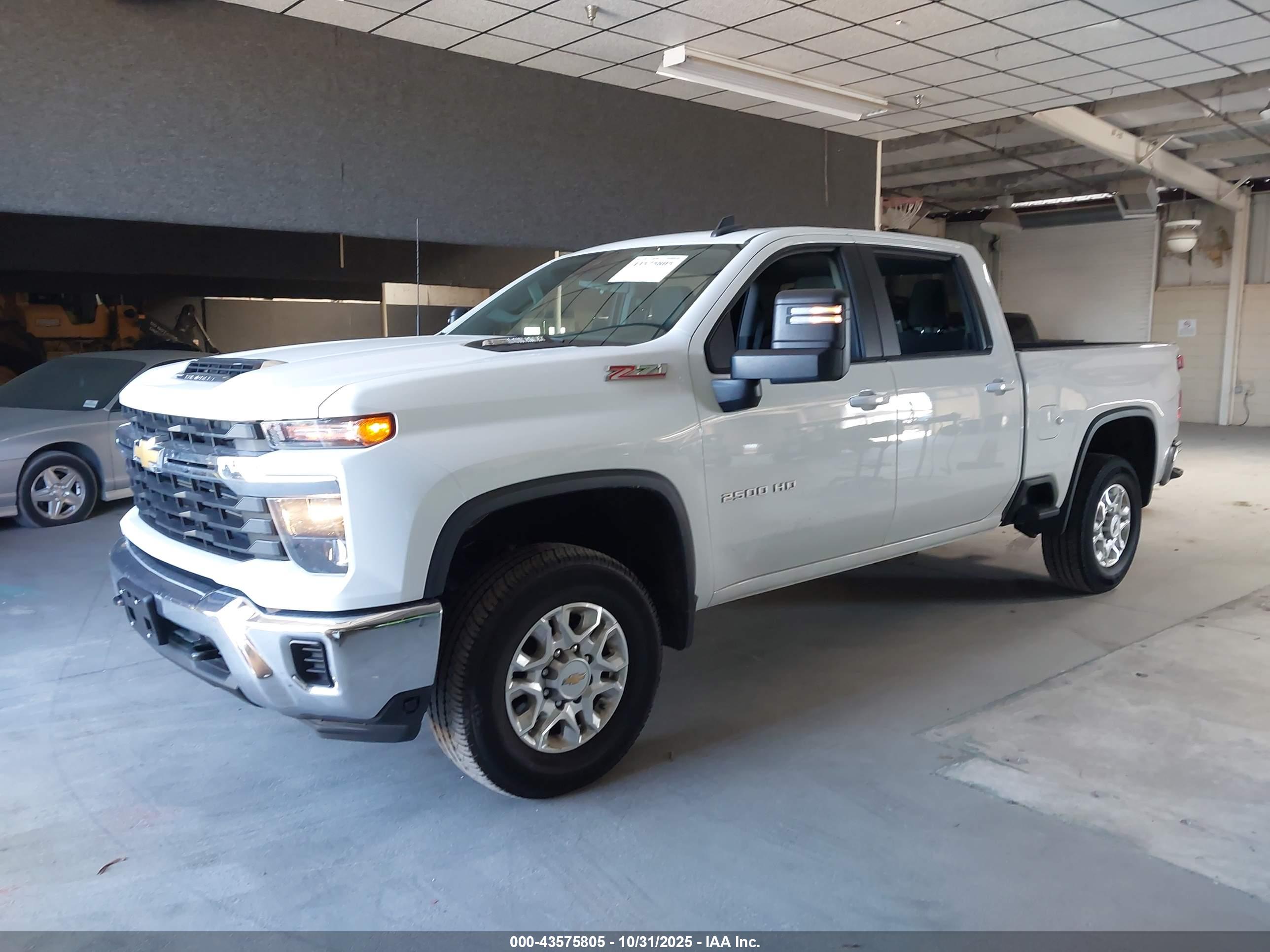 CHEVROLET SILVERADO image 6