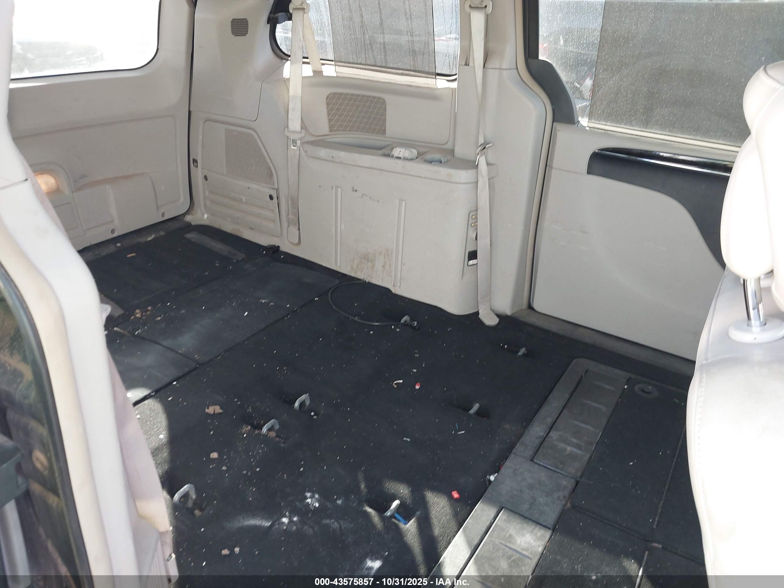 CHRYSLER TOWN image 8