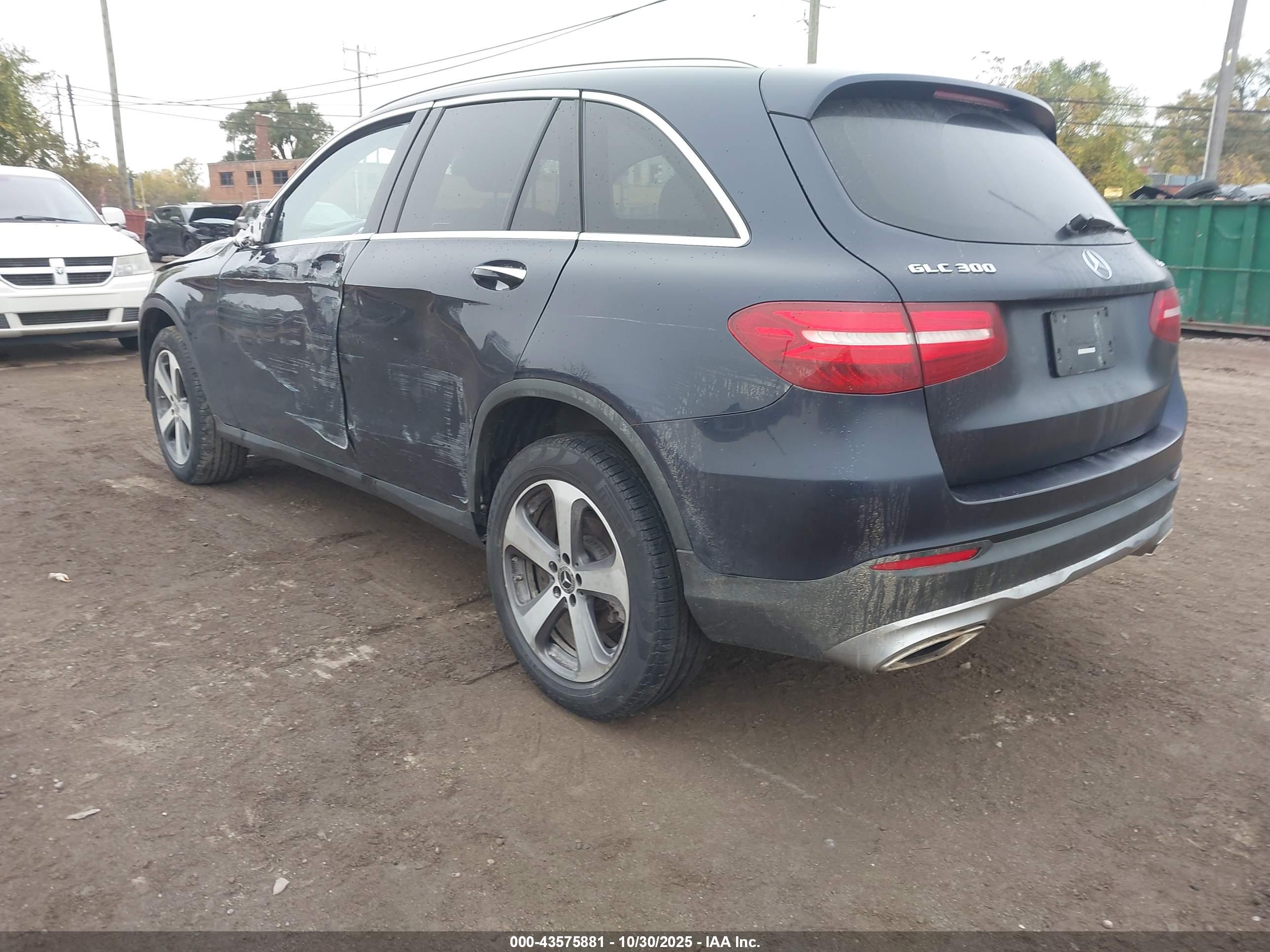 MERCEDES-BENZ GLC image 3