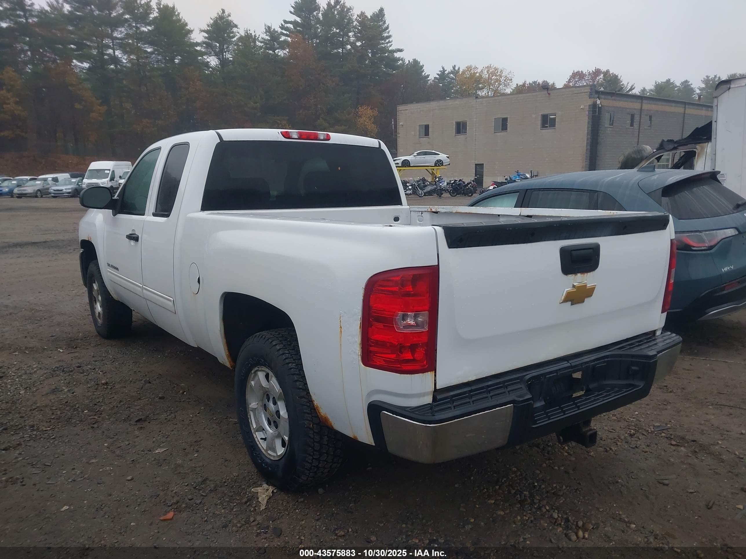 CHEVROLET SILVERADO image 3